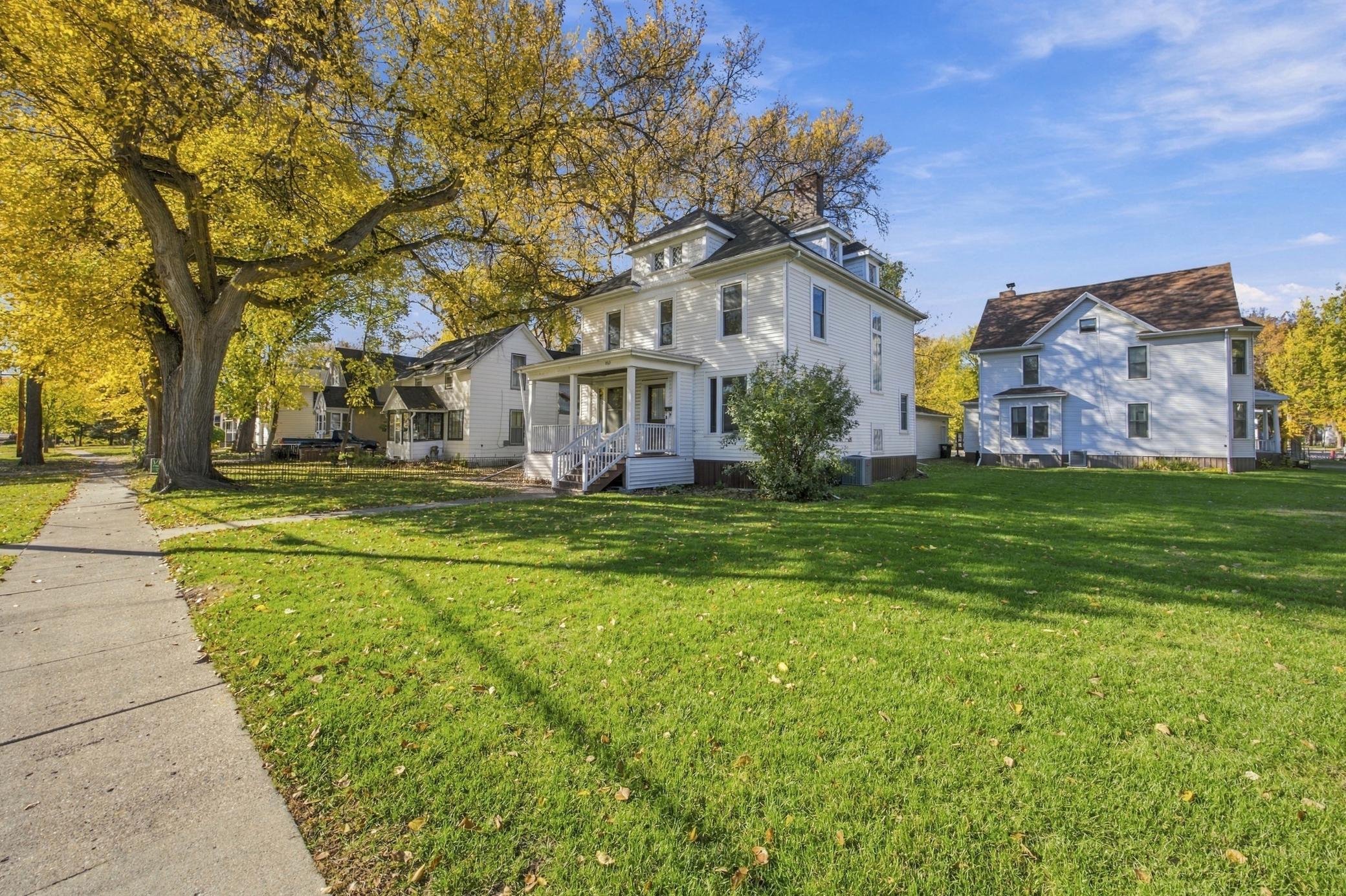 1905 single family home for sale at 503 9th Street S in Fargo, ND — 4 bed, 1 bath (photo 2 of 32)