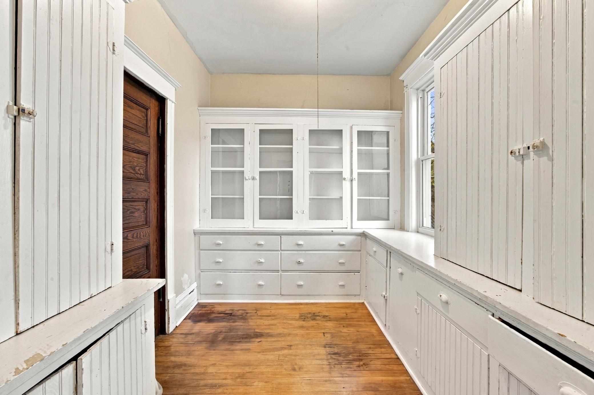 1905 single family home for sale at 503 9th Street S in Fargo, ND — 4 bed, 1 bath (photo 13 of 32)