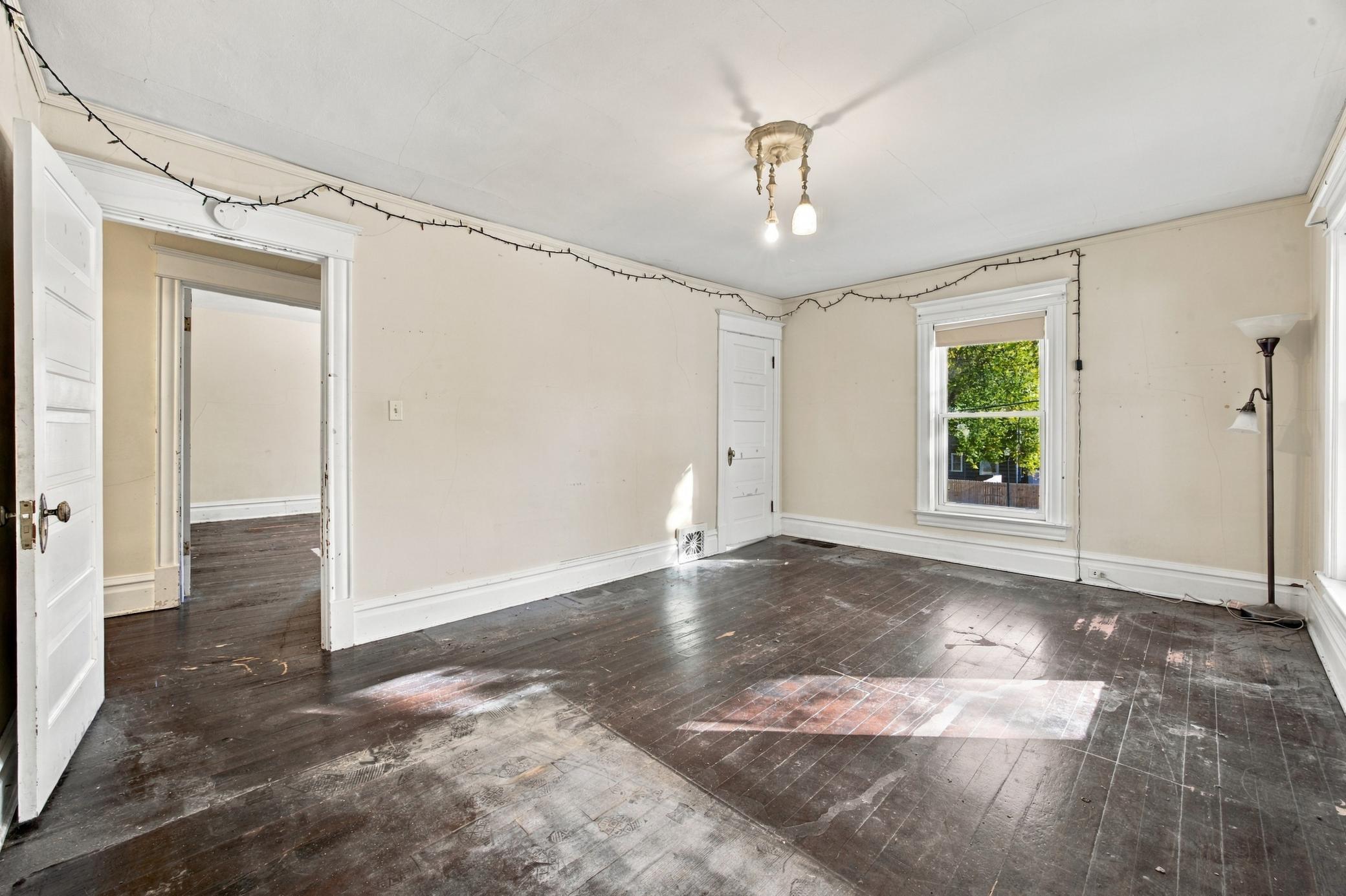 1905 single family home for sale at 503 9th Street S in Fargo, ND — 4 bed, 1 bath (photo 16 of 32)