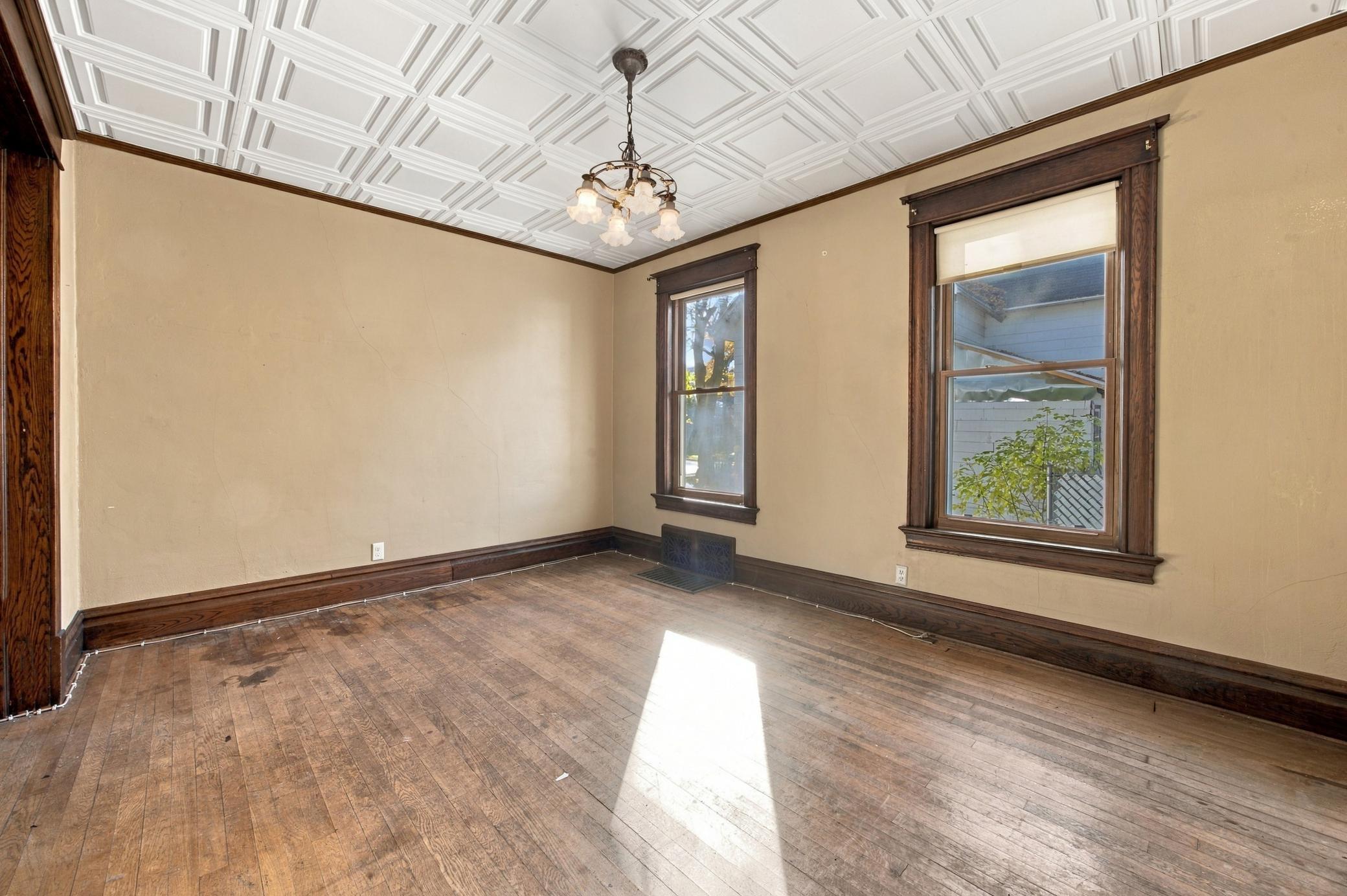 1905 single family home for sale at 503 9th Street S in Fargo, ND — 4 bed, 1 bath (photo 27 of 32)