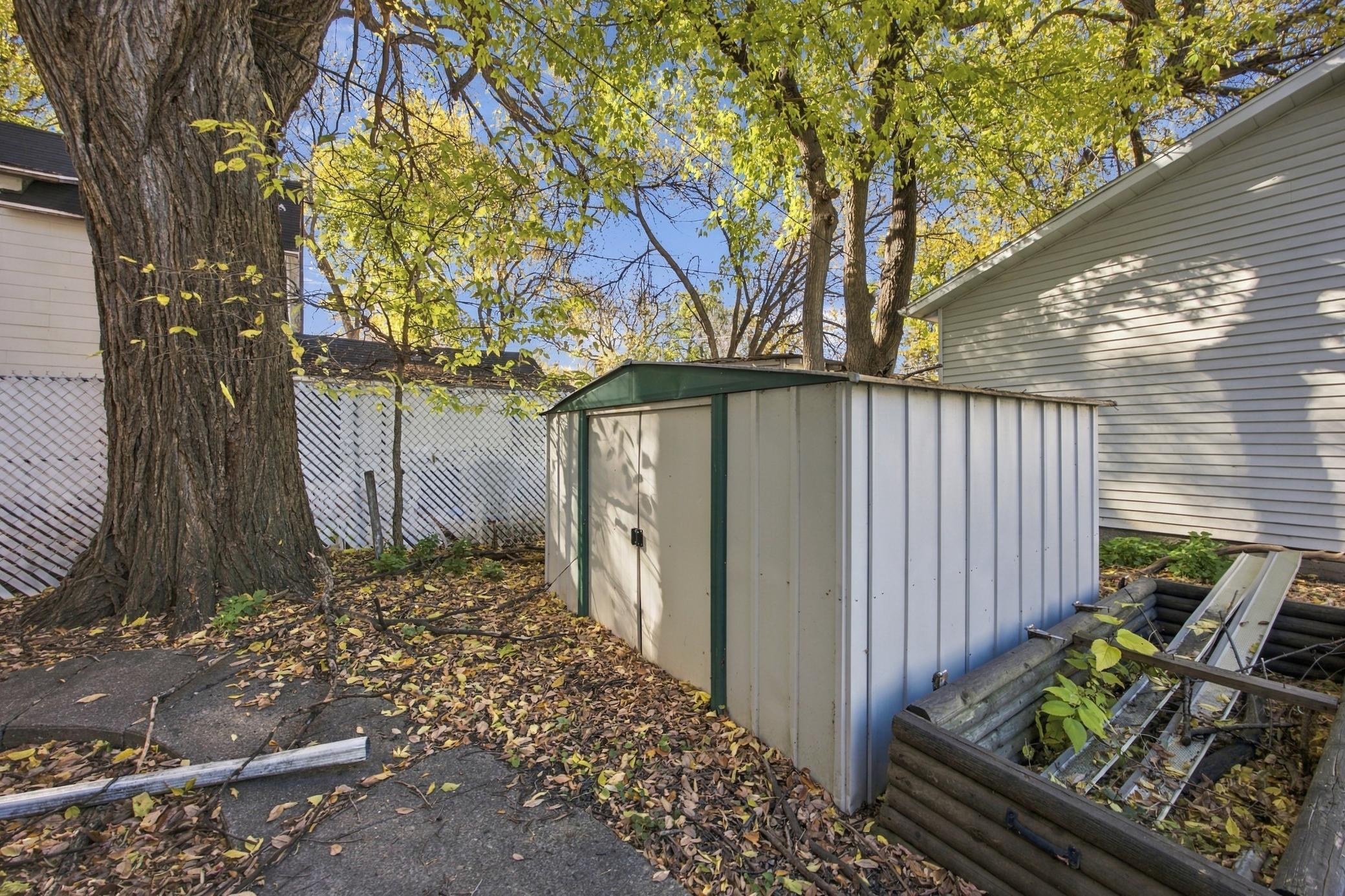 1905 single family home for sale at 503 9th Street S in Fargo, ND — 4 bed, 1 bath (photo 32 of 32)
