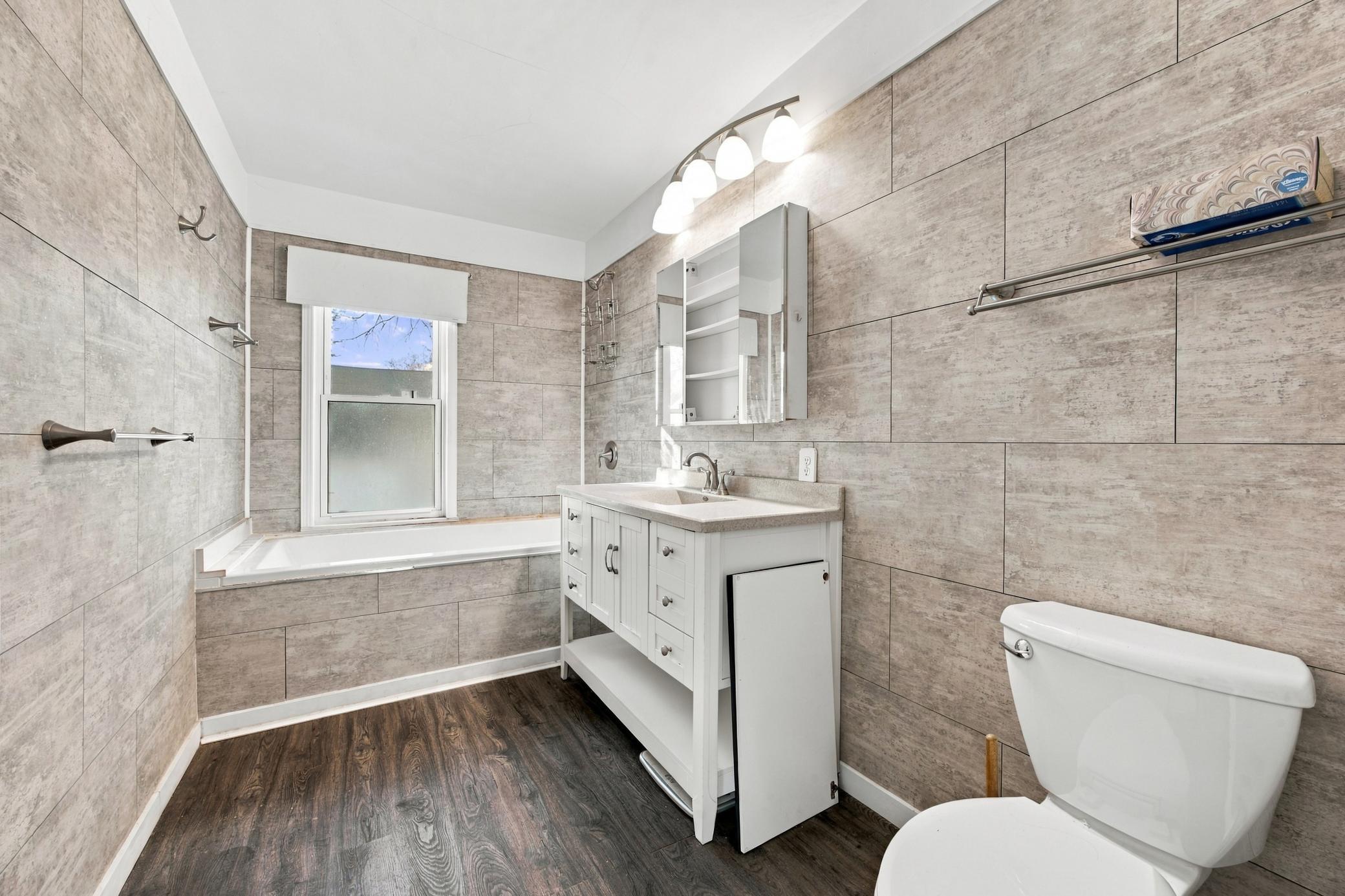1905 single family home for sale at 503 9th Street S in Fargo, ND — 4 bed, 1 bath (photo 9 of 32)