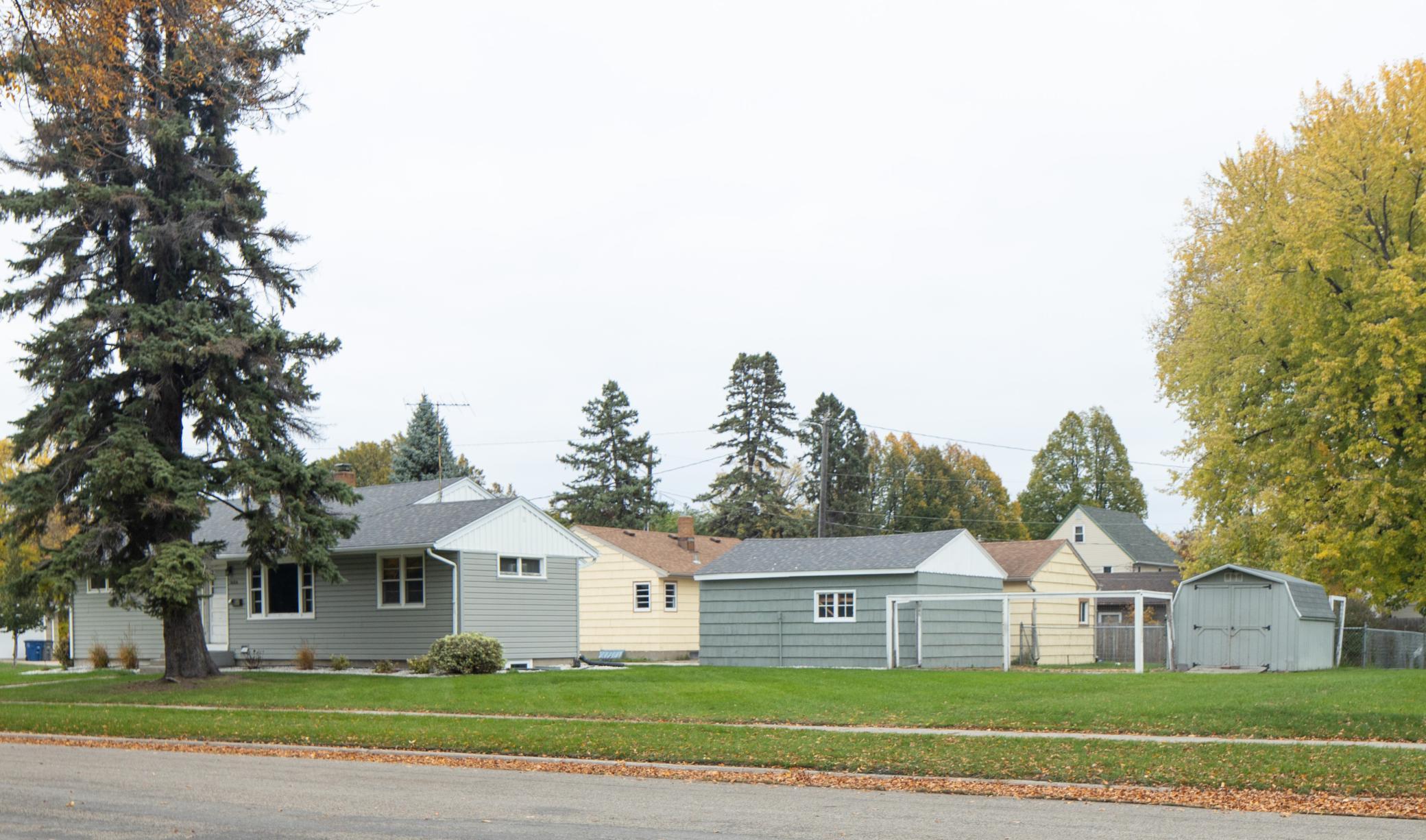 1954 single family home for sale at 1604 3rd Street S in Moorhead, MN — 4 bed, 2 bath (photo 2 of 19)