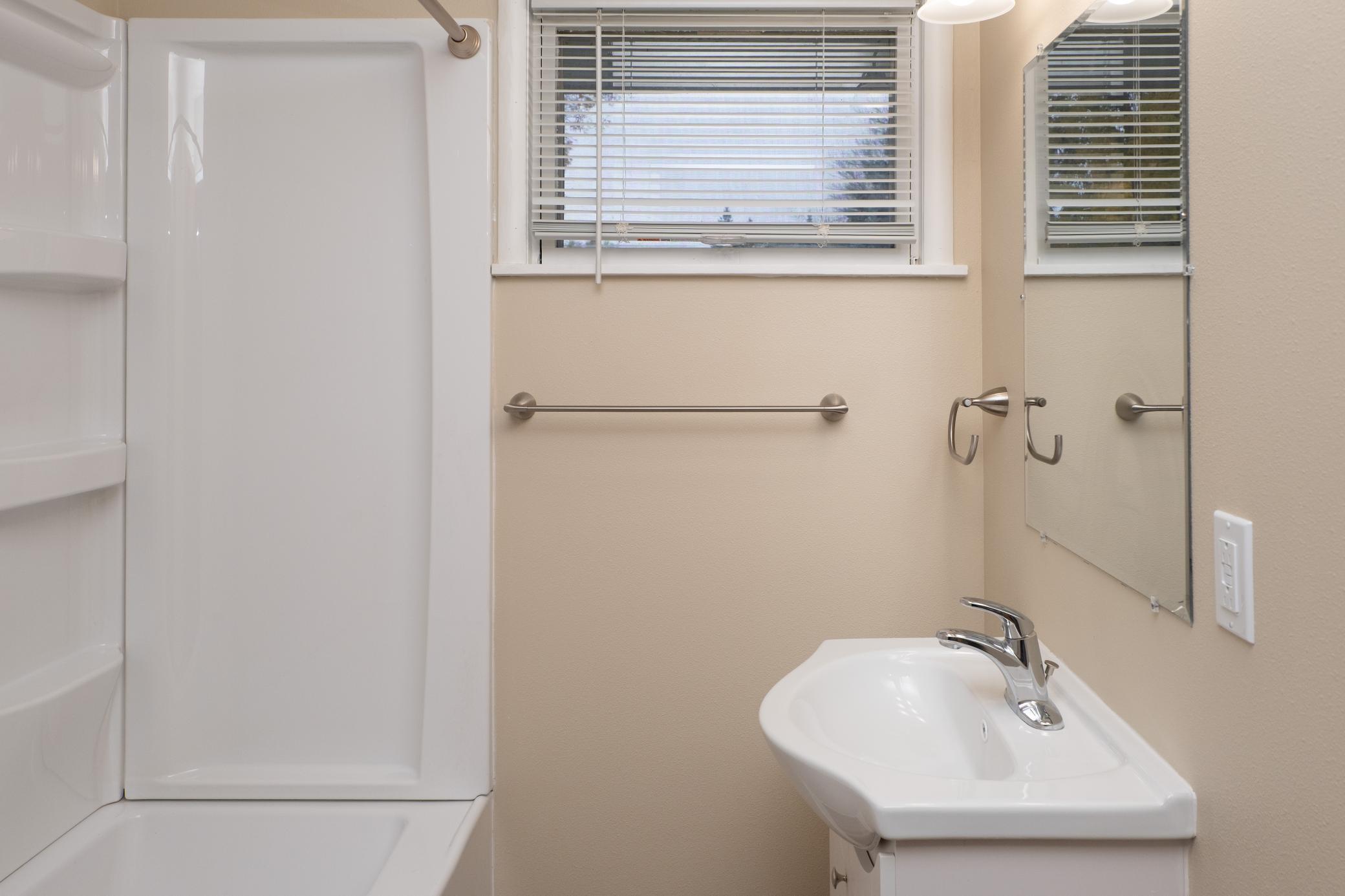 1954 single family home for sale at 1604 3rd Street S in Moorhead, MN — 4 bed, 2 bath (photo 15 of 19)