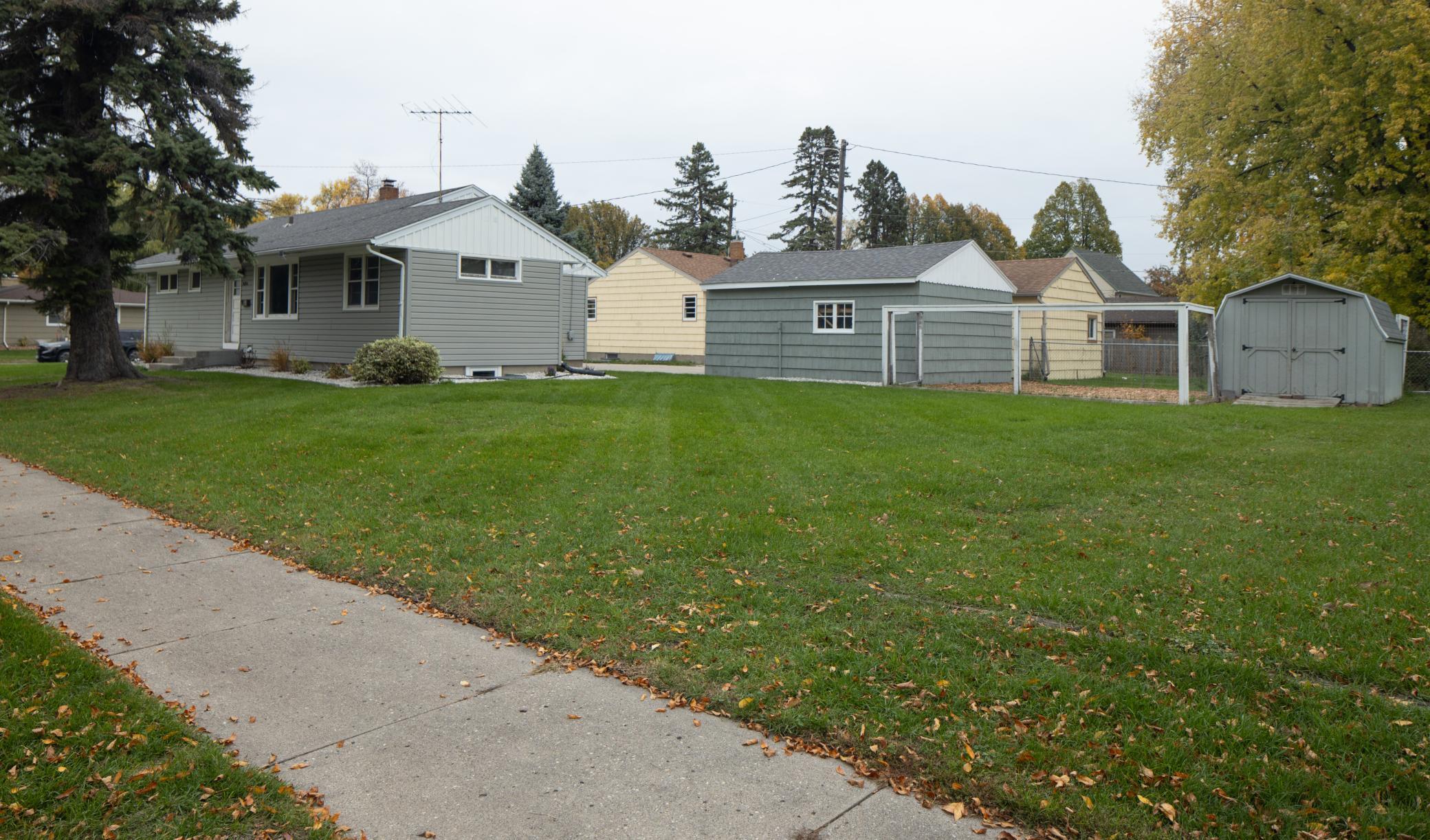 1954 single family home for sale at 1604 3rd Street S in Moorhead, MN — 4 bed, 2 bath (photo 4 of 19)