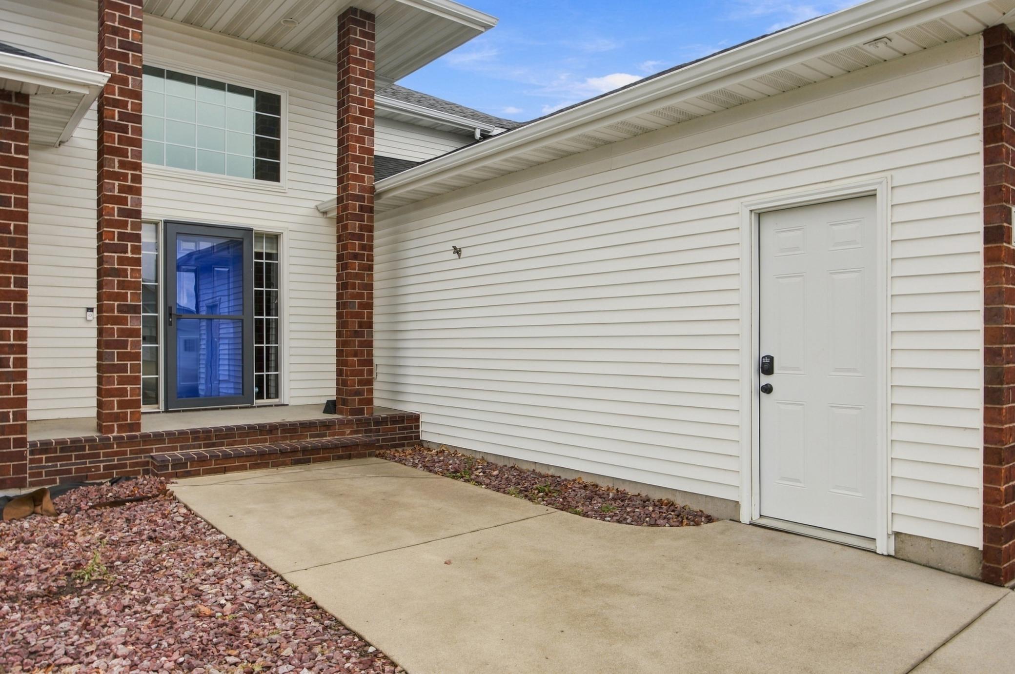 2008 single family home for sale at 442 33rd Street N in Moorhead, MN — 4 bed, 3 bath (photo 2 of 57)