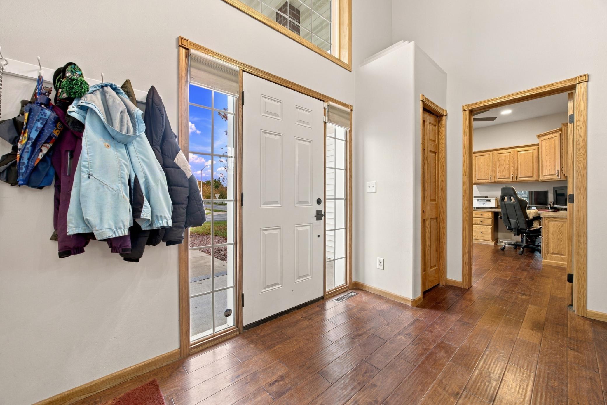 2008 single family home for sale at 442 33rd Street N in Moorhead, MN — 4 bed, 3 bath (photo 3 of 57)