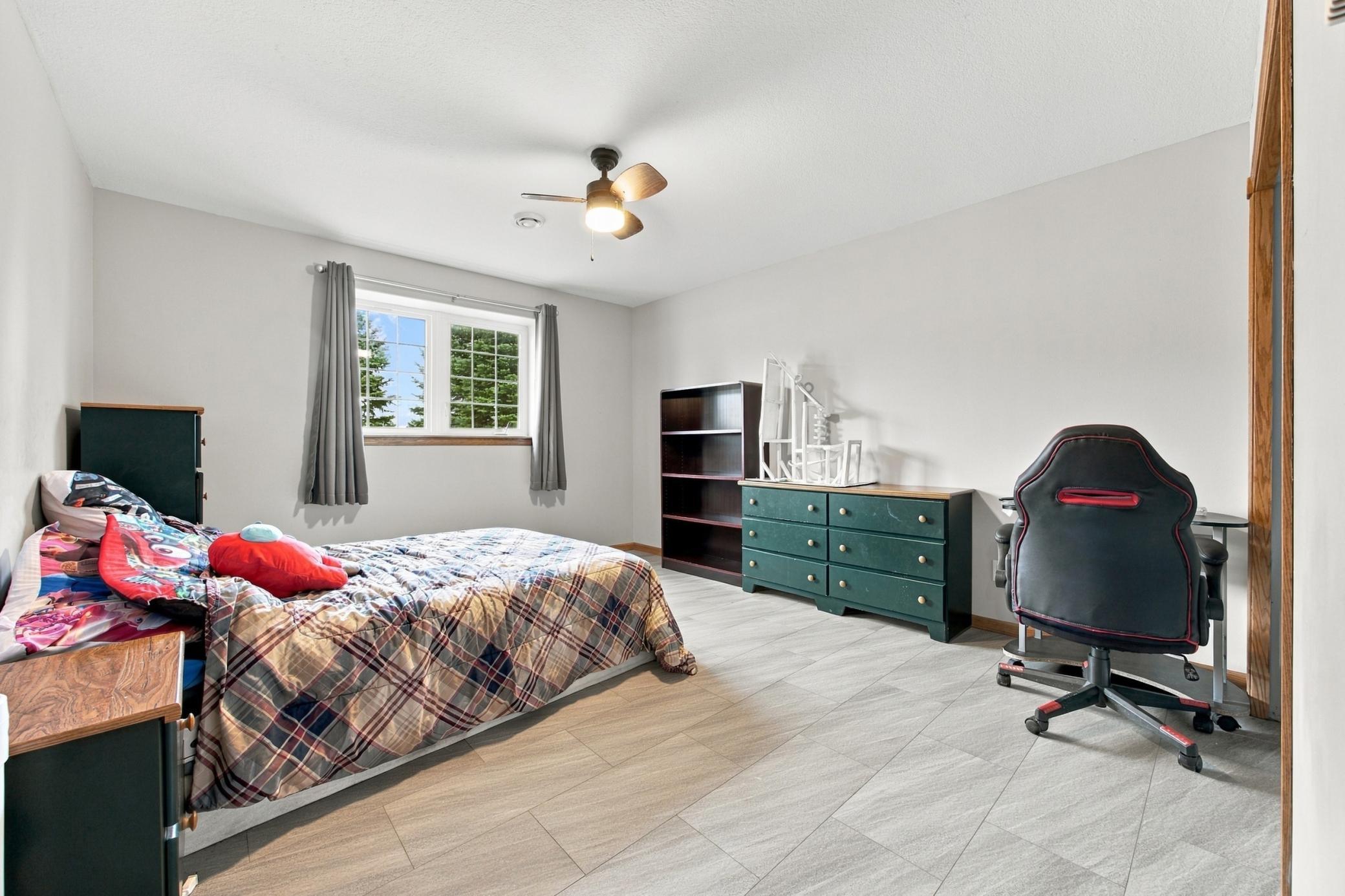 2008 single family home for sale at 442 33rd Street N in Moorhead, MN — 4 bed, 3 bath (photo 28 of 57)