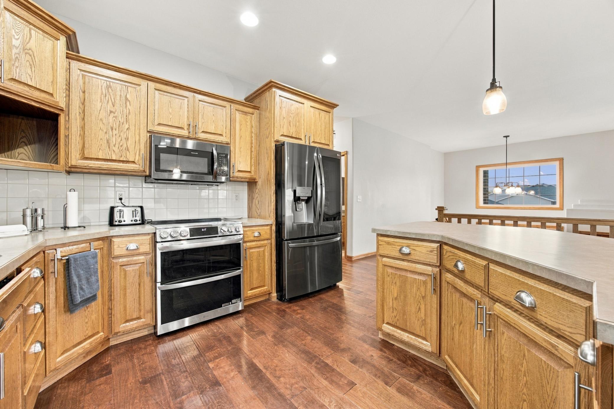 2008 single family home for sale at 442 33rd Street N in Moorhead, MN — 4 bed, 3 bath (photo 10 of 57)