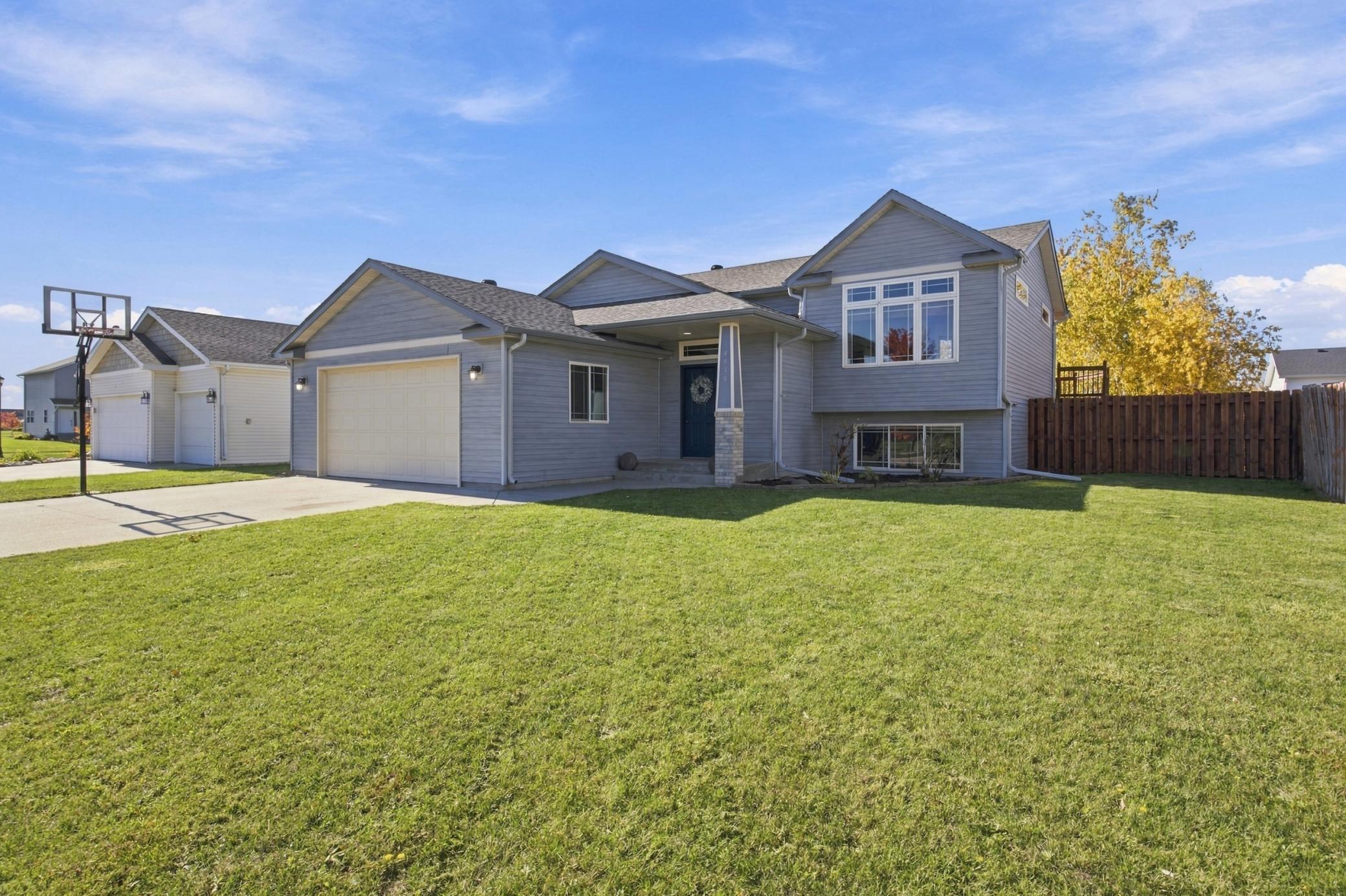 2007 single family home for sale at 4530 10th Street W in West Fargo, ND — 4 bed, 3 bath