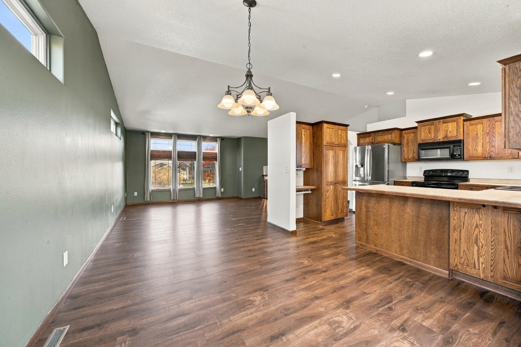 2007 single family home for sale at 4530 10th Street W in West Fargo, ND — 4 bed, 3 bath (photo 9 of 51)