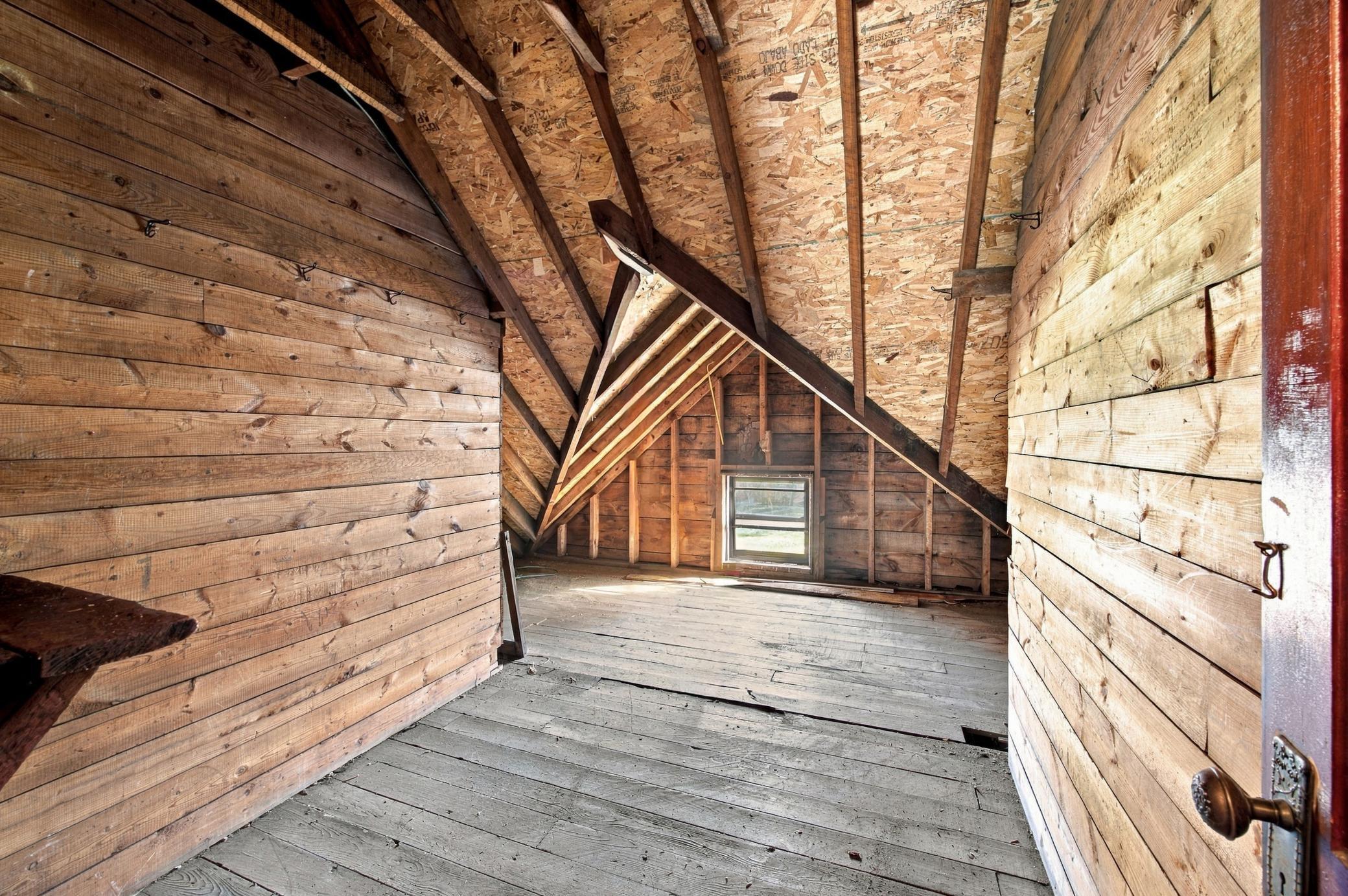 1905 single family home for sale at 910 5th Avenue S in Fargo, ND — 5 bed, 2 bath (photo 17 of 23)