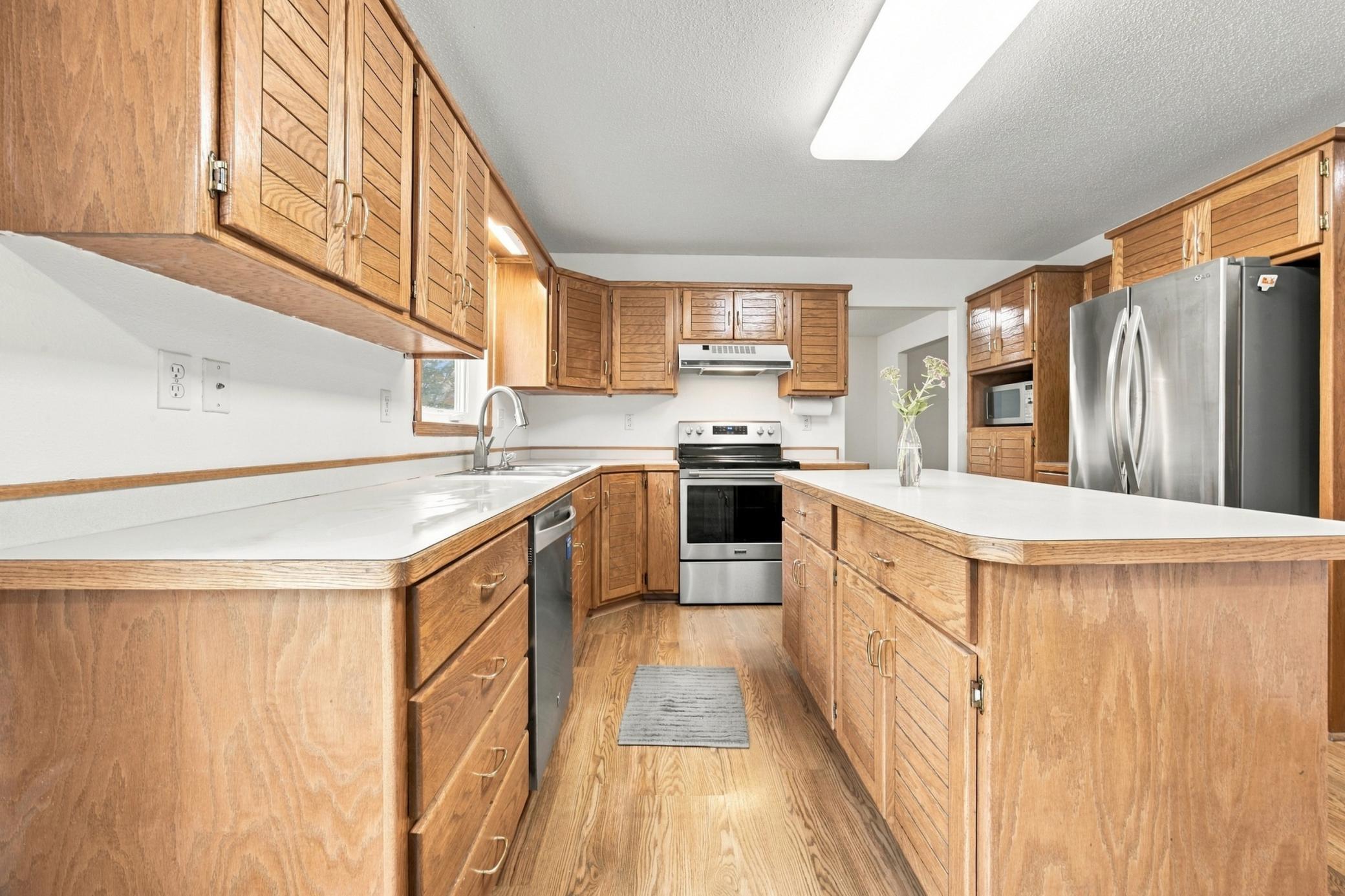 1993 single family home for sale at 512 12th Street E in West Fargo, ND — 4 bed, 4 bath (photo 11 of 44)