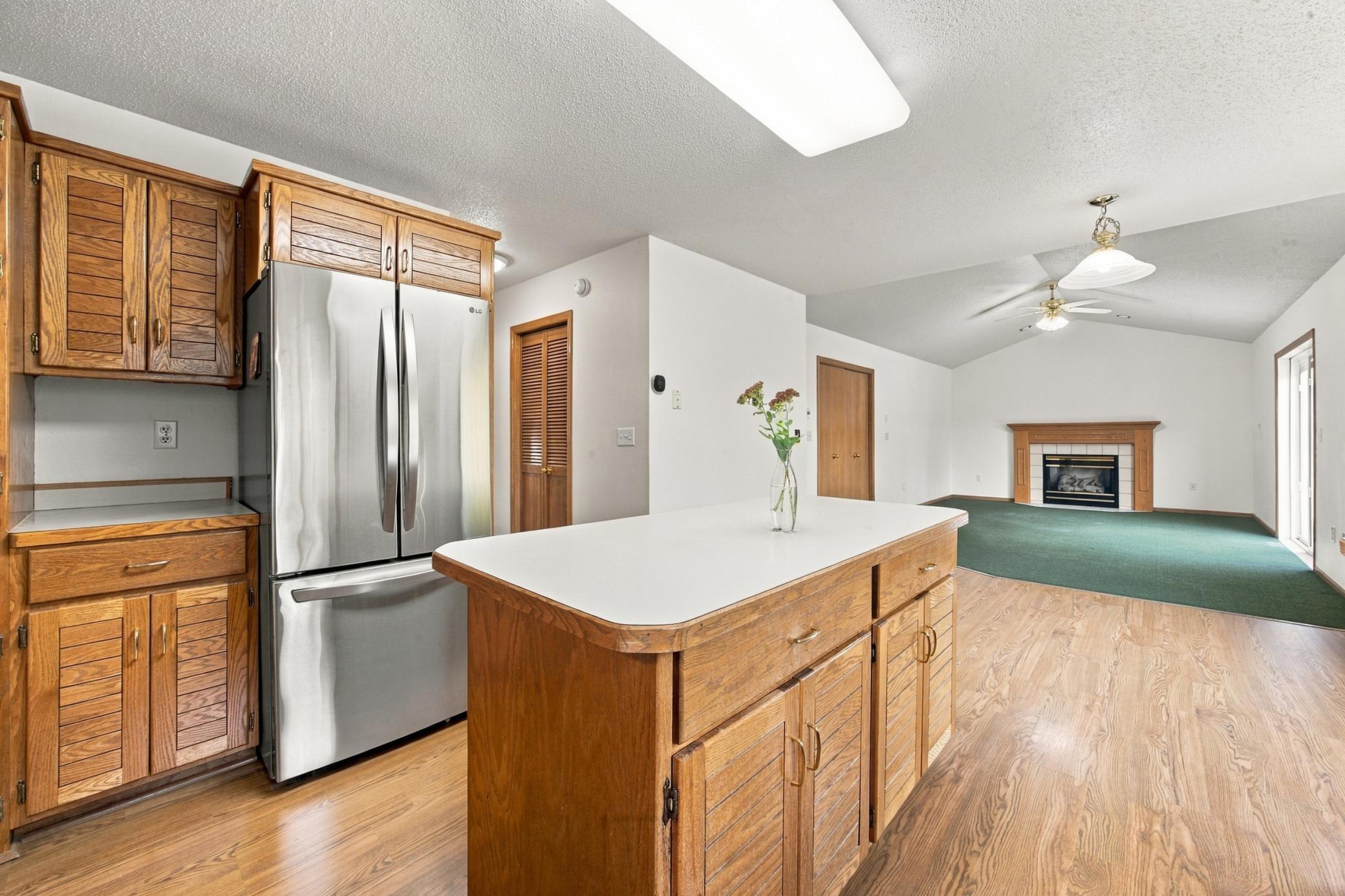 1993 single family home for sale at 512 12th Street E in West Fargo, ND — 4 bed, 4 bath (photo 12 of 44)