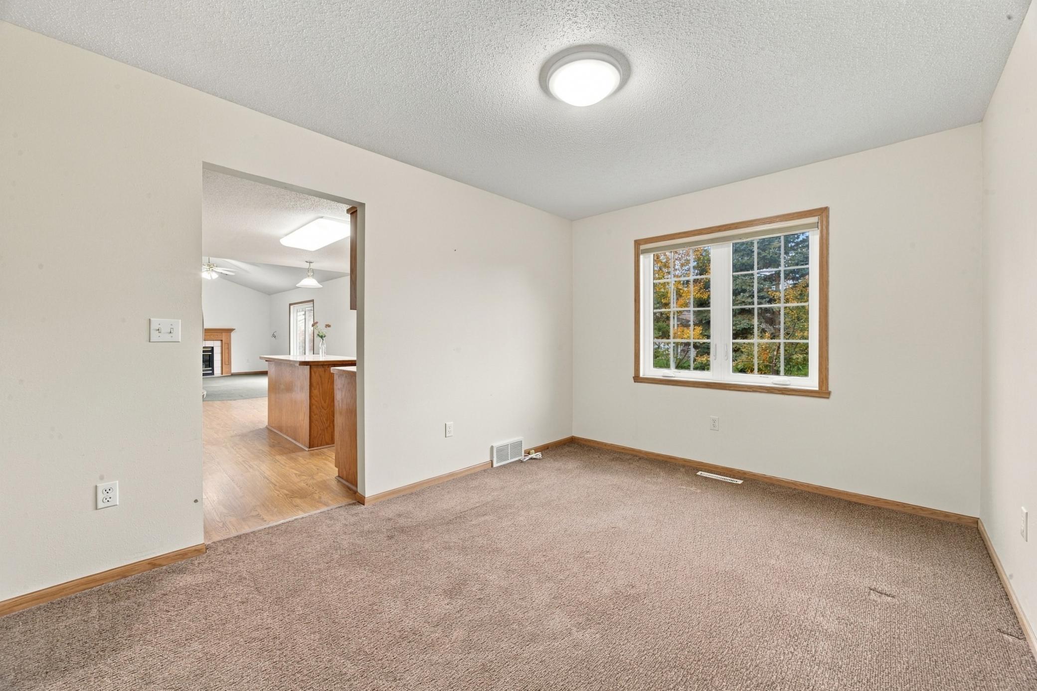 1993 single family home for sale at 512 12th Street E in West Fargo, ND — 4 bed, 4 bath (photo 14 of 44)