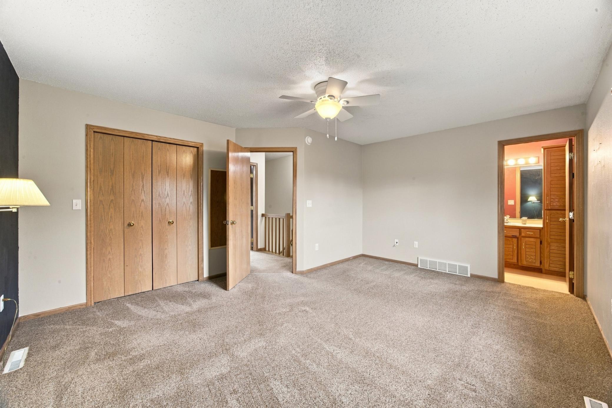 1993 single family home for sale at 512 12th Street E in West Fargo, ND — 4 bed, 4 bath (photo 17 of 44)