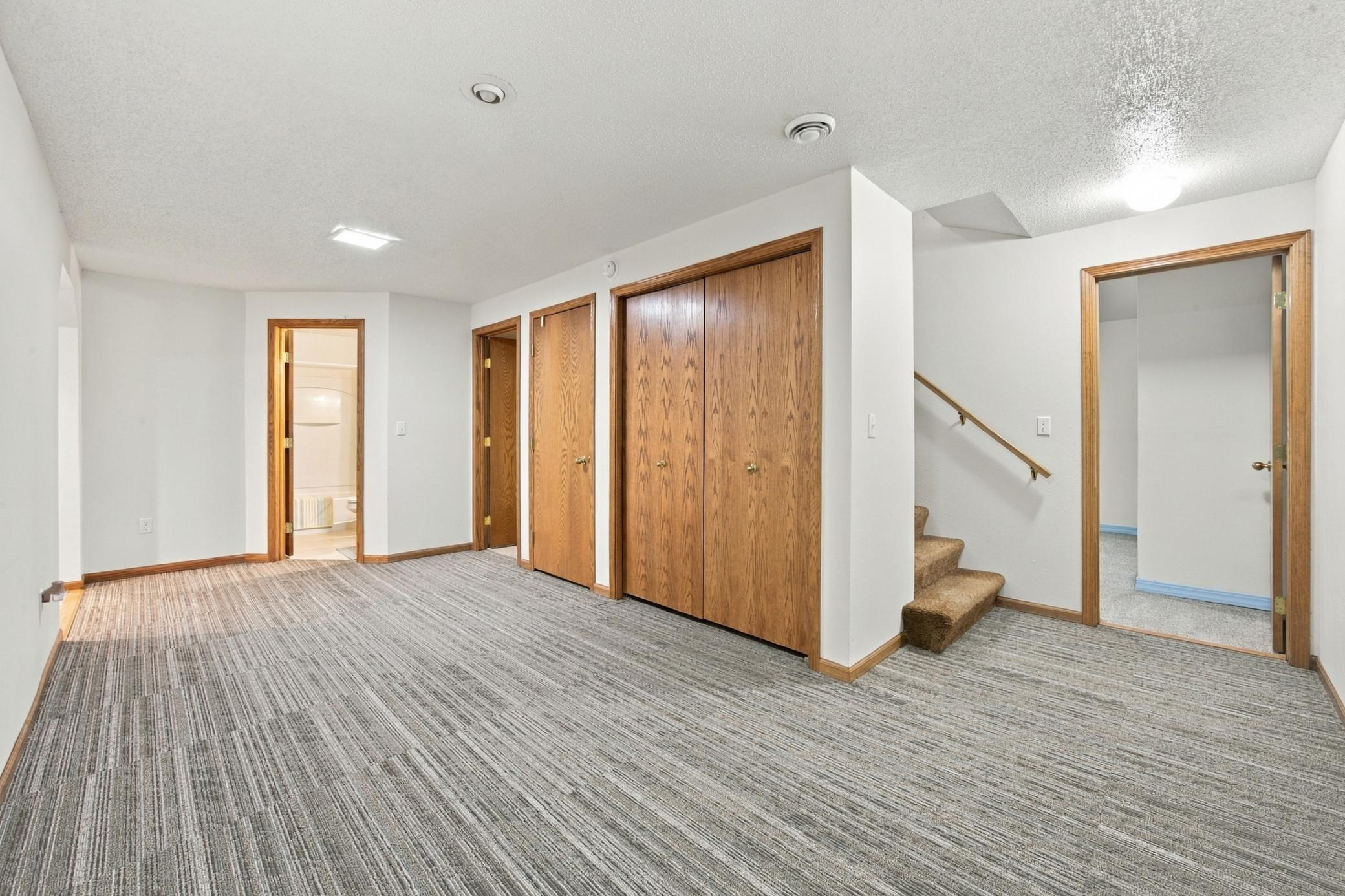 1993 single family home for sale at 512 12th Street E in West Fargo, ND — 4 bed, 4 bath (photo 23 of 44)
