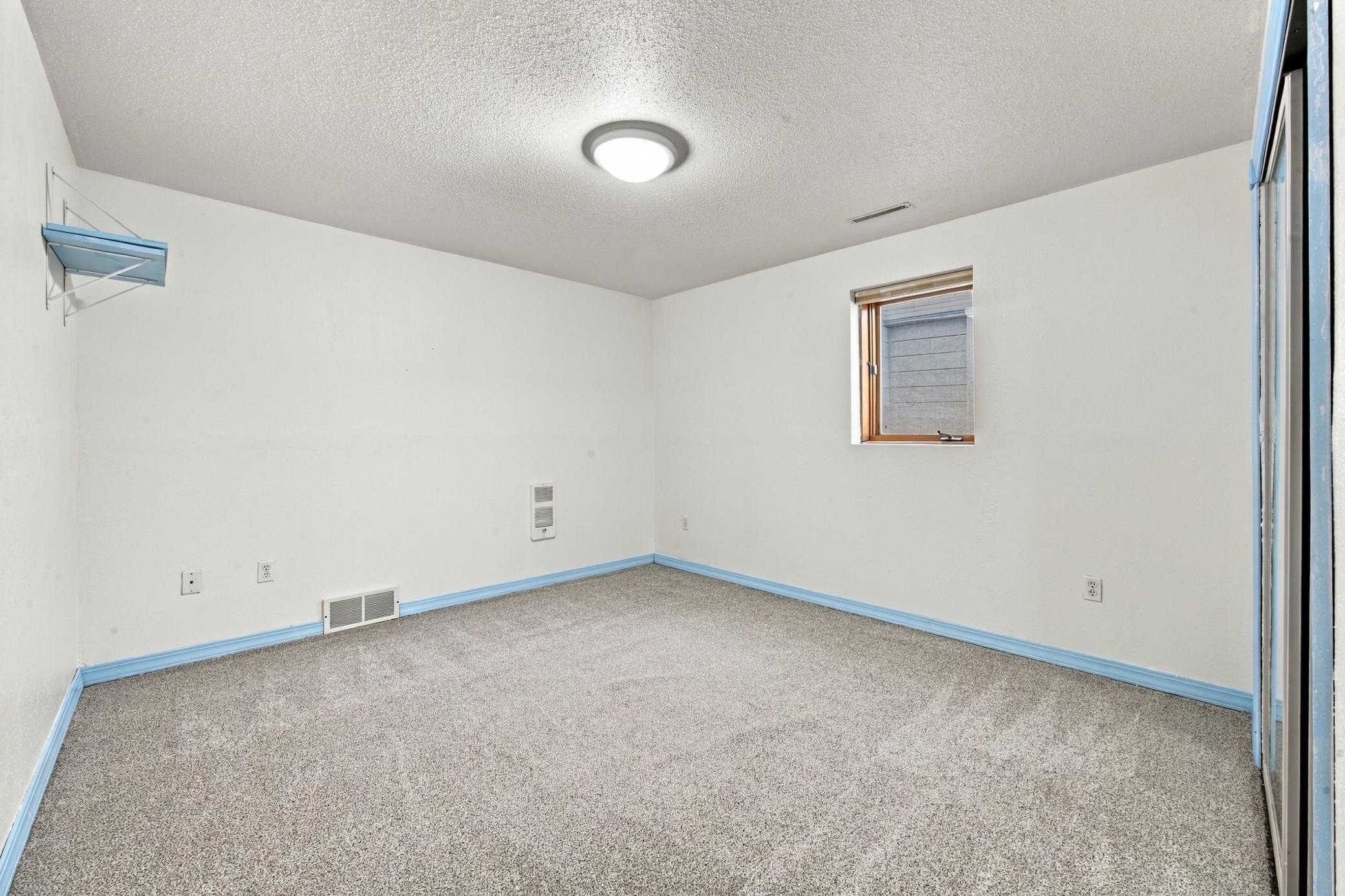 1993 single family home for sale at 512 12th Street E in West Fargo, ND — 4 bed, 4 bath (photo 25 of 44)