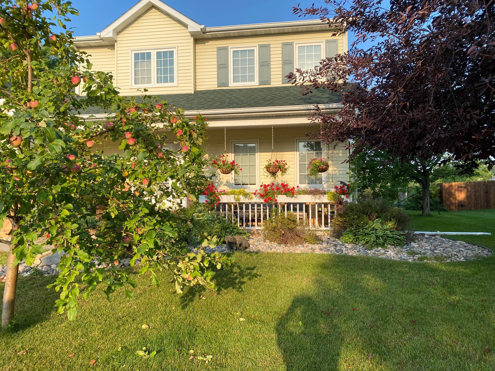 1993 single family home for sale at 512 12th Street E in West Fargo, ND — 4 bed, 4 bath (photo 29 of 44)