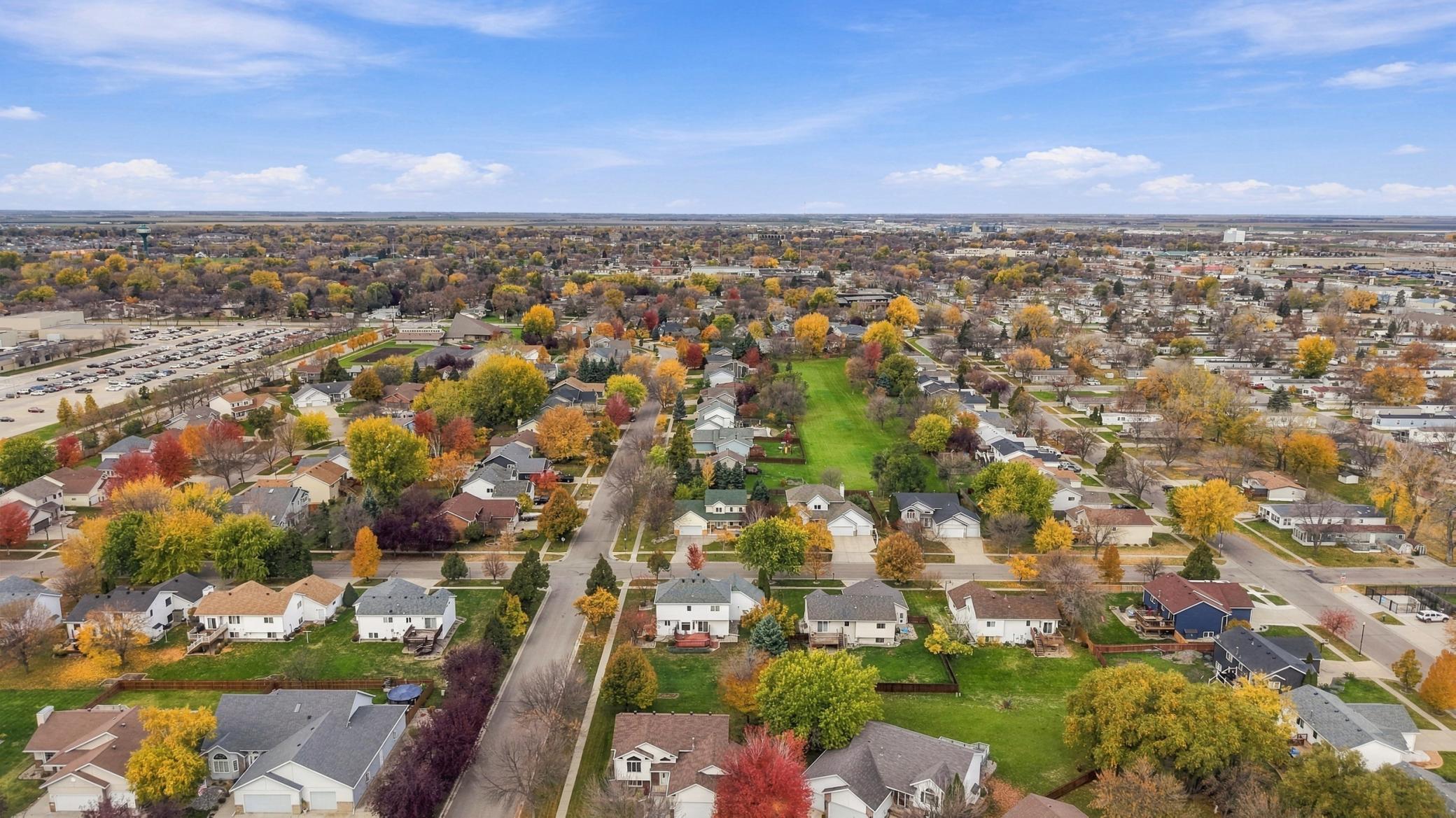 1993 single family home for sale at 512 12th Street E in West Fargo, ND — 4 bed, 4 bath (photo 38 of 44)