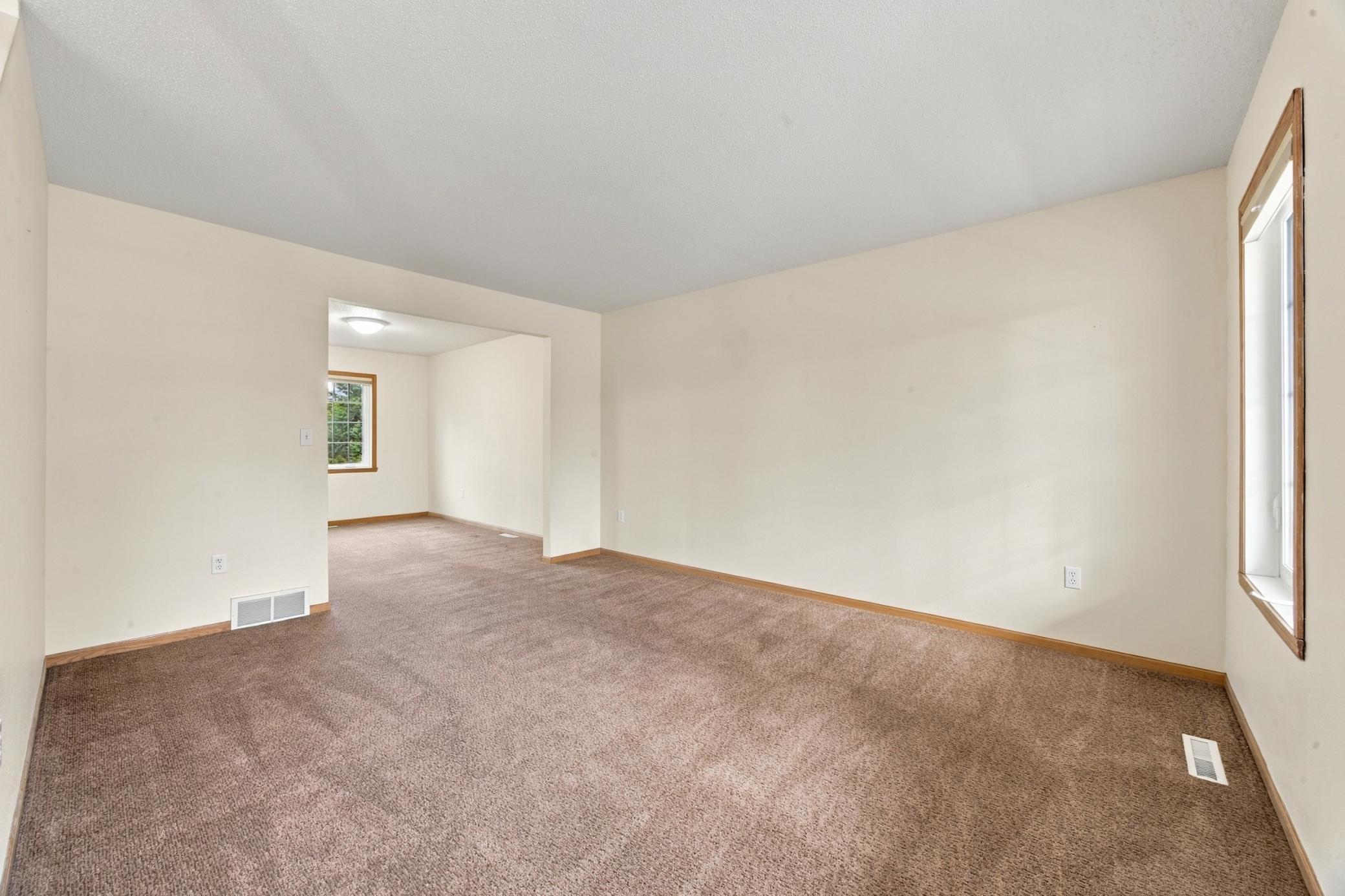 1993 single family home for sale at 512 12th Street E in West Fargo, ND — 4 bed, 4 bath (photo 6 of 44)