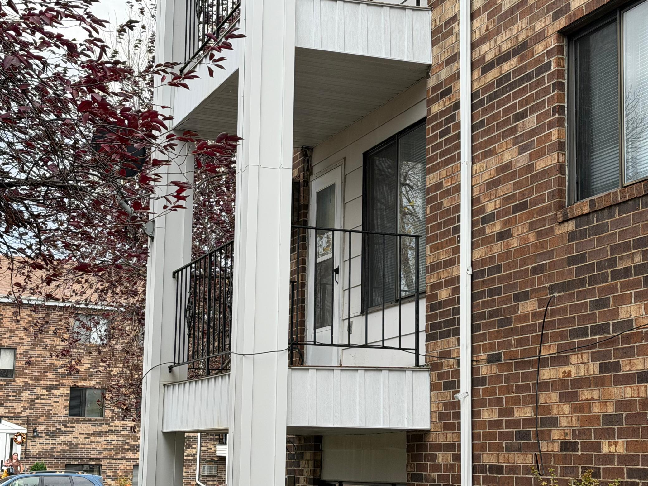 1979 condo for sale at 331 Prairiewood Circle S, Unit 206 in Fargo, ND — 2 bed, 2 bath (photo 3 of 31)