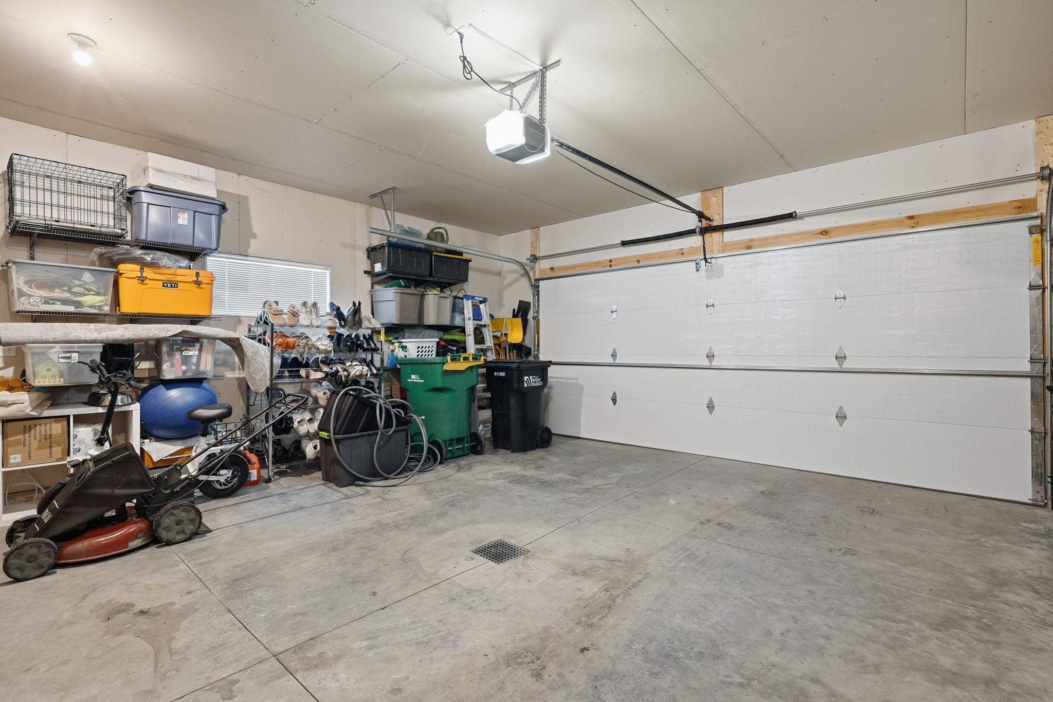 2023 single family home for sale at 1151 Marlys Drive W in West Fargo, ND — 3 bed, 3 bath (photo 33 of 43)