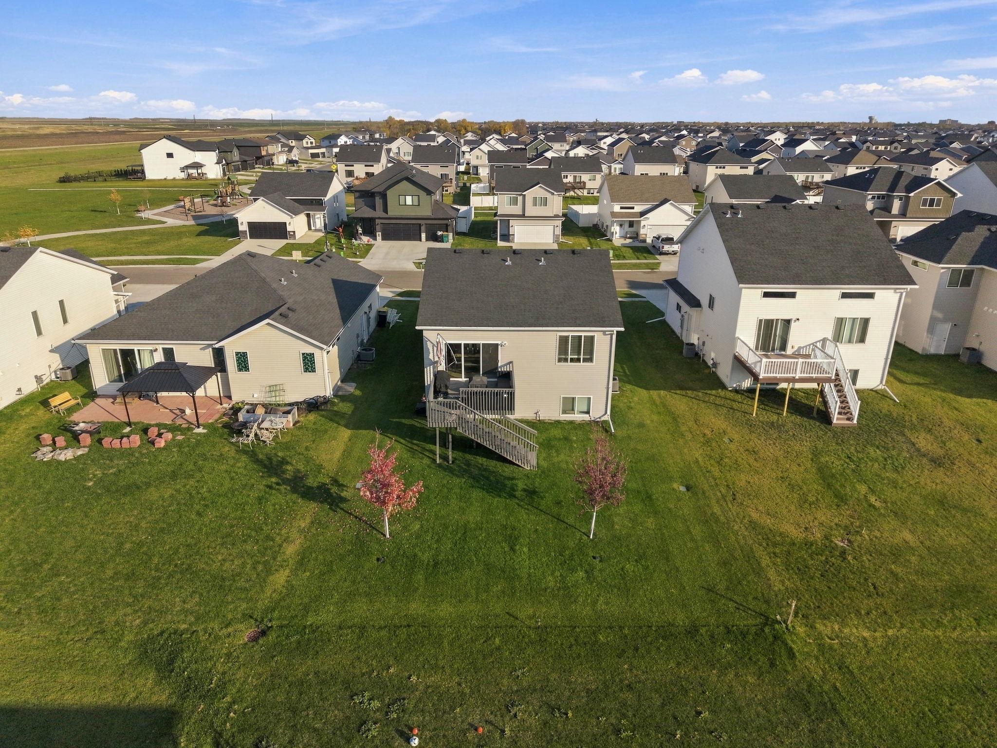 2023 single family home for sale at 1151 Marlys Drive W in West Fargo, ND — 3 bed, 3 bath (photo 38 of 43)