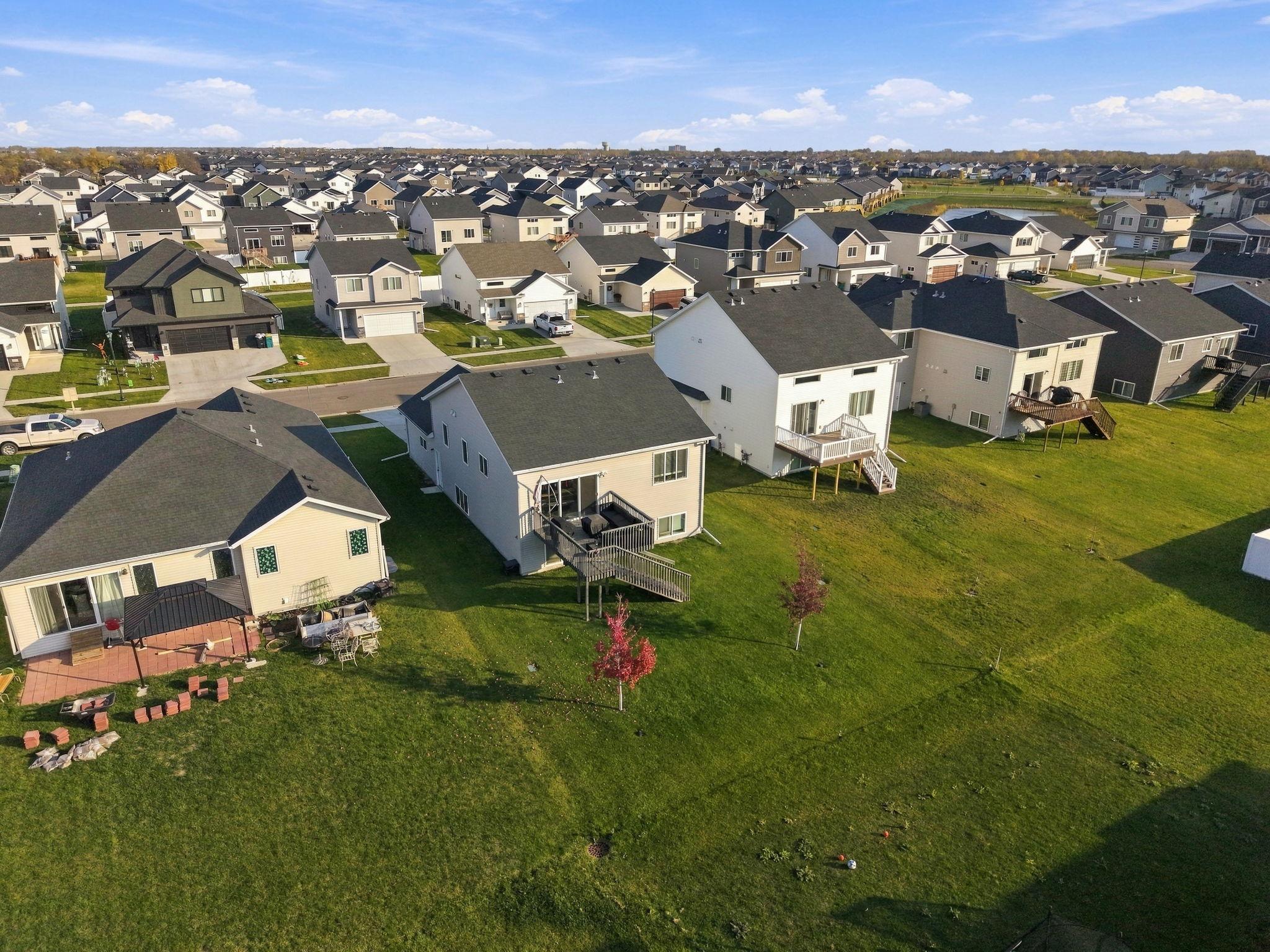 2023 single family home for sale at 1151 Marlys Drive W in West Fargo, ND — 3 bed, 3 bath (photo 39 of 43)