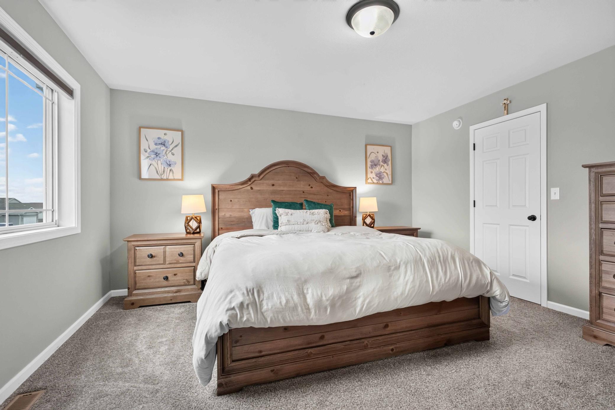 2018 single family home for sale at 1074 Highland Lane W in West Fargo, ND — 4 bed, 4 bath (photo 14 of 32)