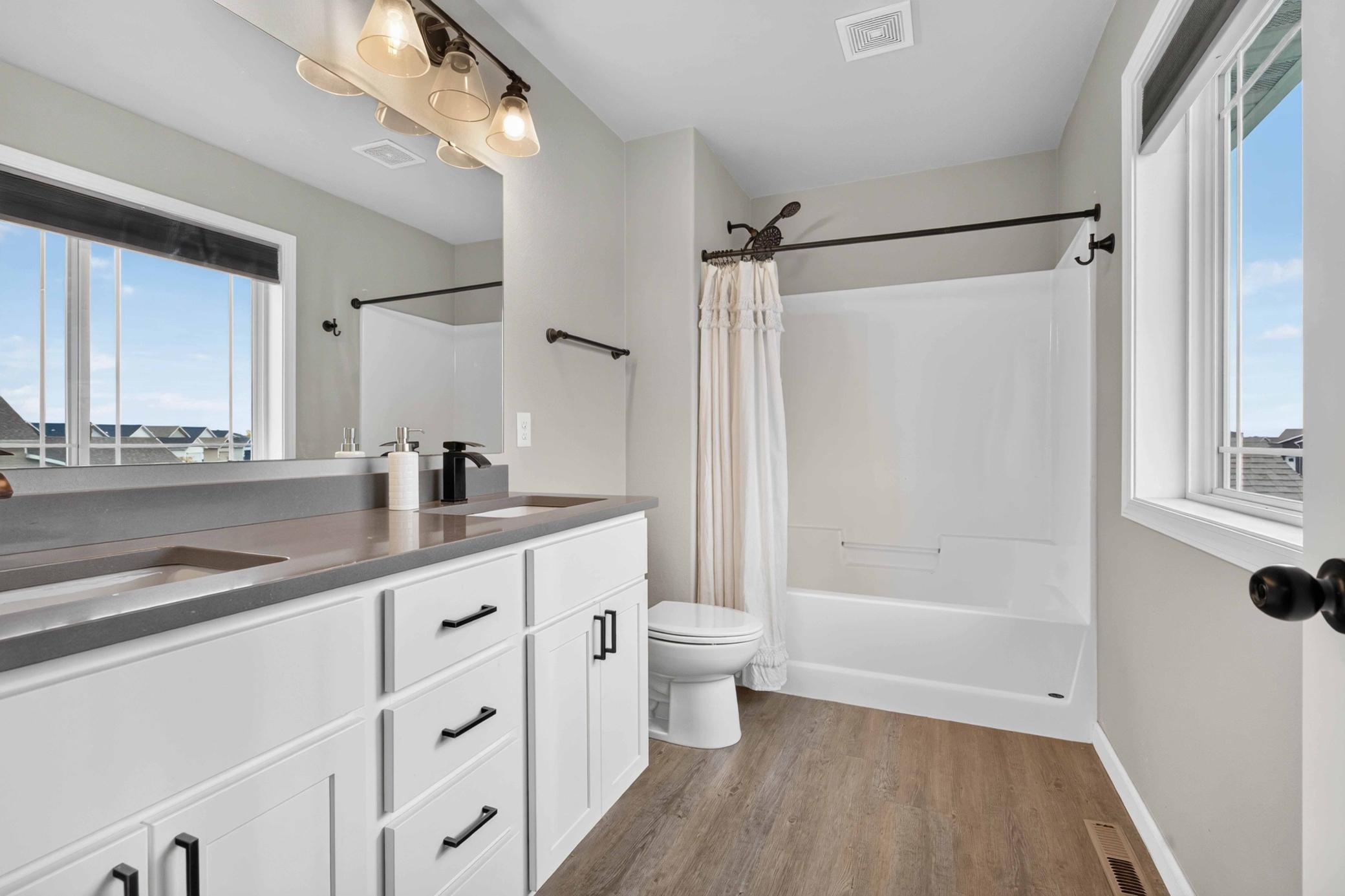 2018 single family home for sale at 1074 Highland Lane W in West Fargo, ND — 4 bed, 4 bath (photo 15 of 32)