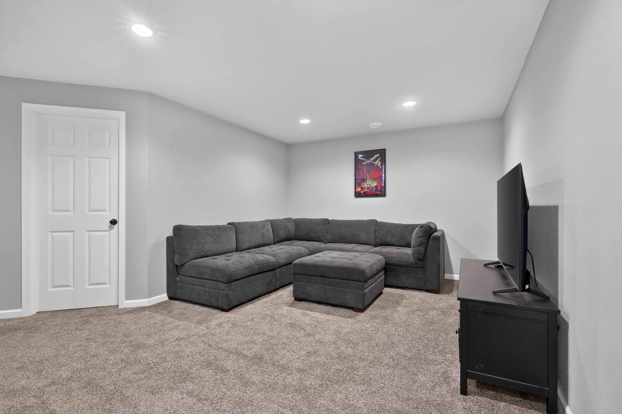 2018 single family home for sale at 1074 Highland Lane W in West Fargo, ND — 4 bed, 4 bath (photo 25 of 32)