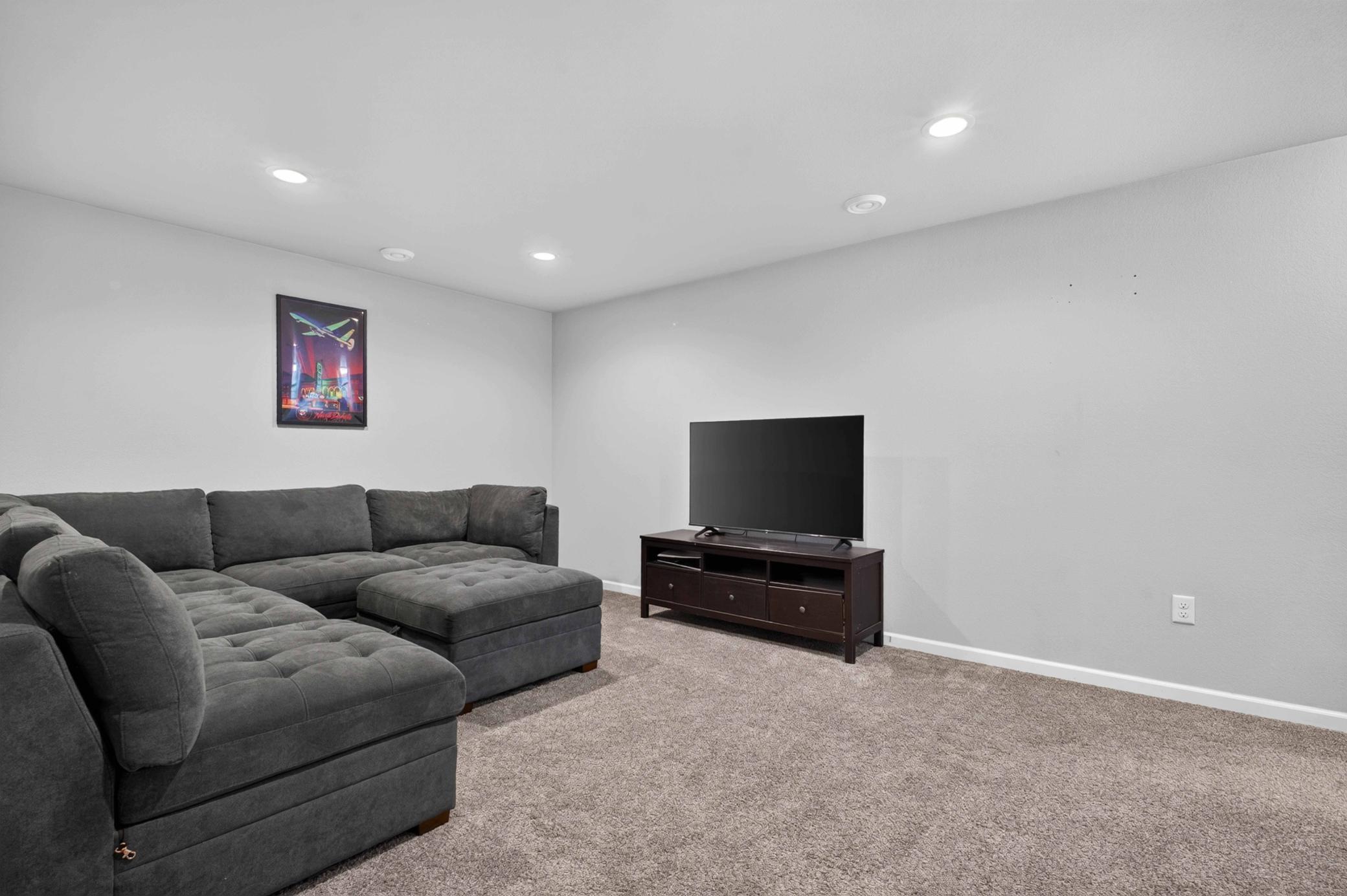 2018 single family home for sale at 1074 Highland Lane W in West Fargo, ND — 4 bed, 4 bath (photo 26 of 32)