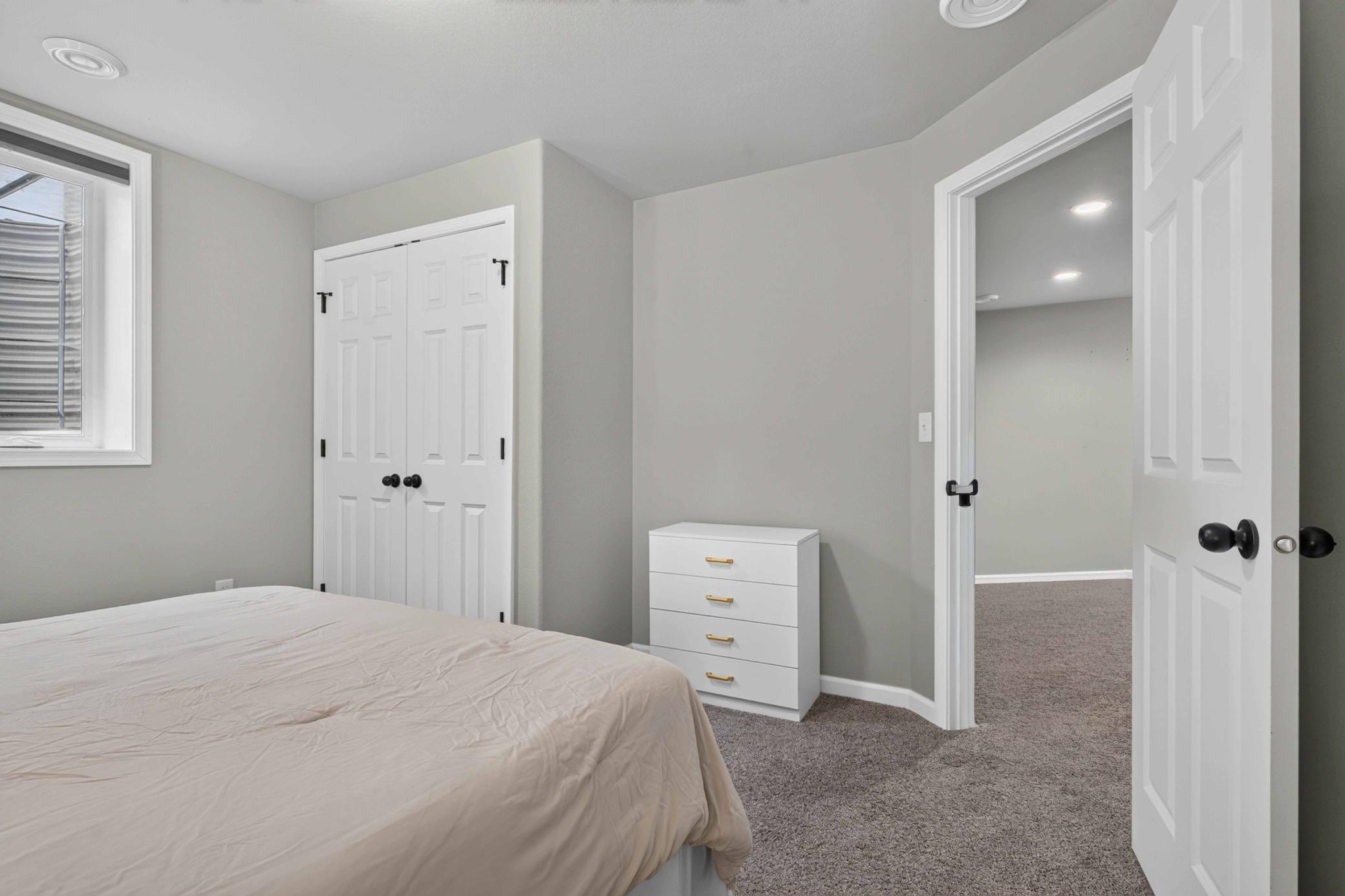2018 single family home for sale at 1074 Highland Lane W in West Fargo, ND — 4 bed, 4 bath (photo 29 of 32)