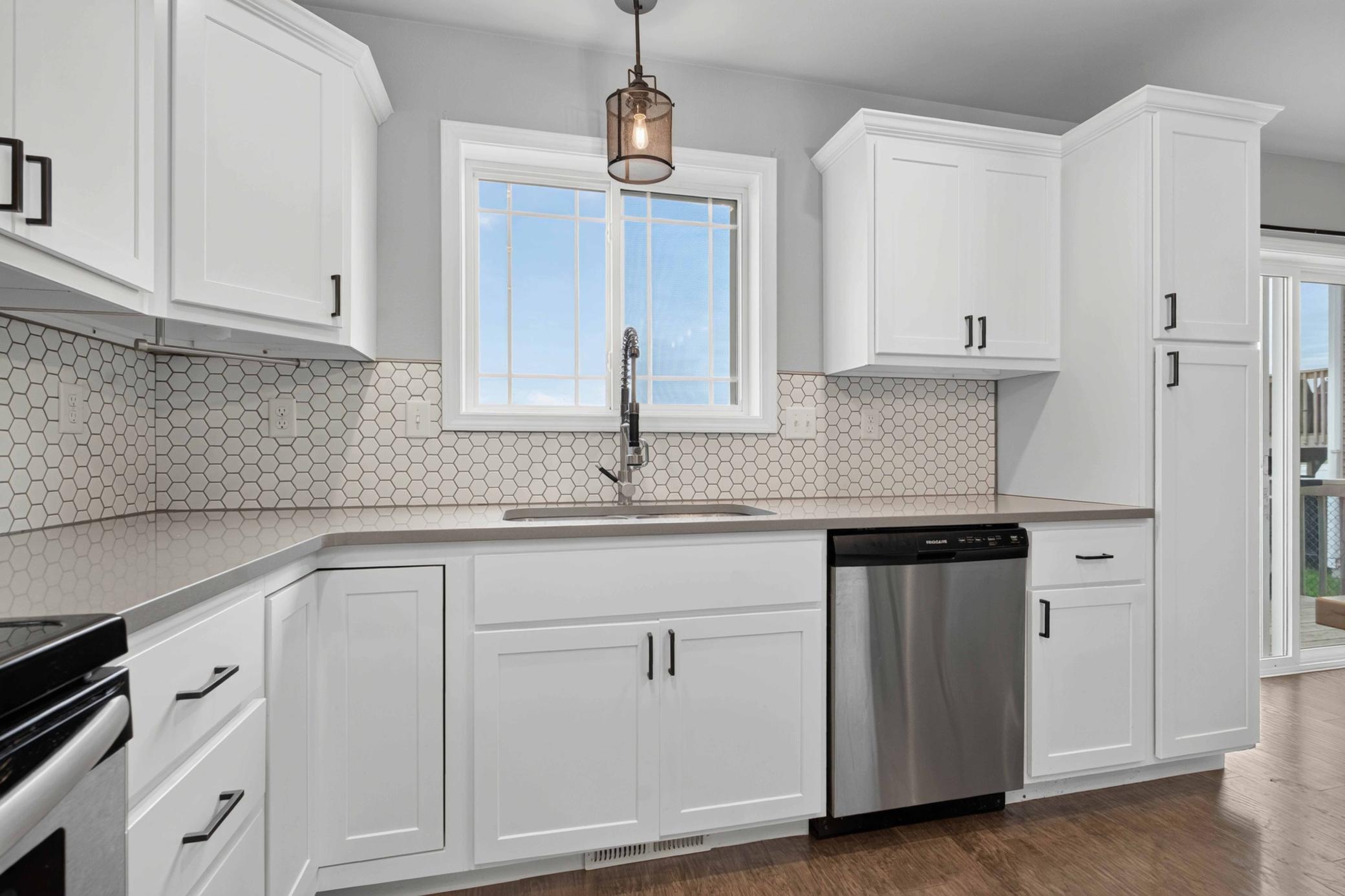 2018 single family home for sale at 1074 Highland Lane W in West Fargo, ND — 4 bed, 4 bath (photo 5 of 32)