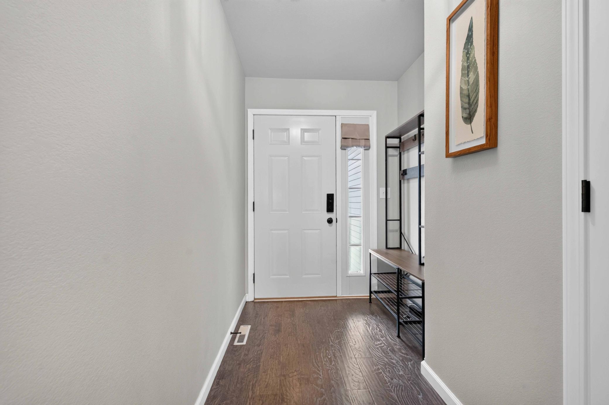2018 single family home for sale at 1074 Highland Lane W in West Fargo, ND — 4 bed, 4 bath (photo 8 of 32)