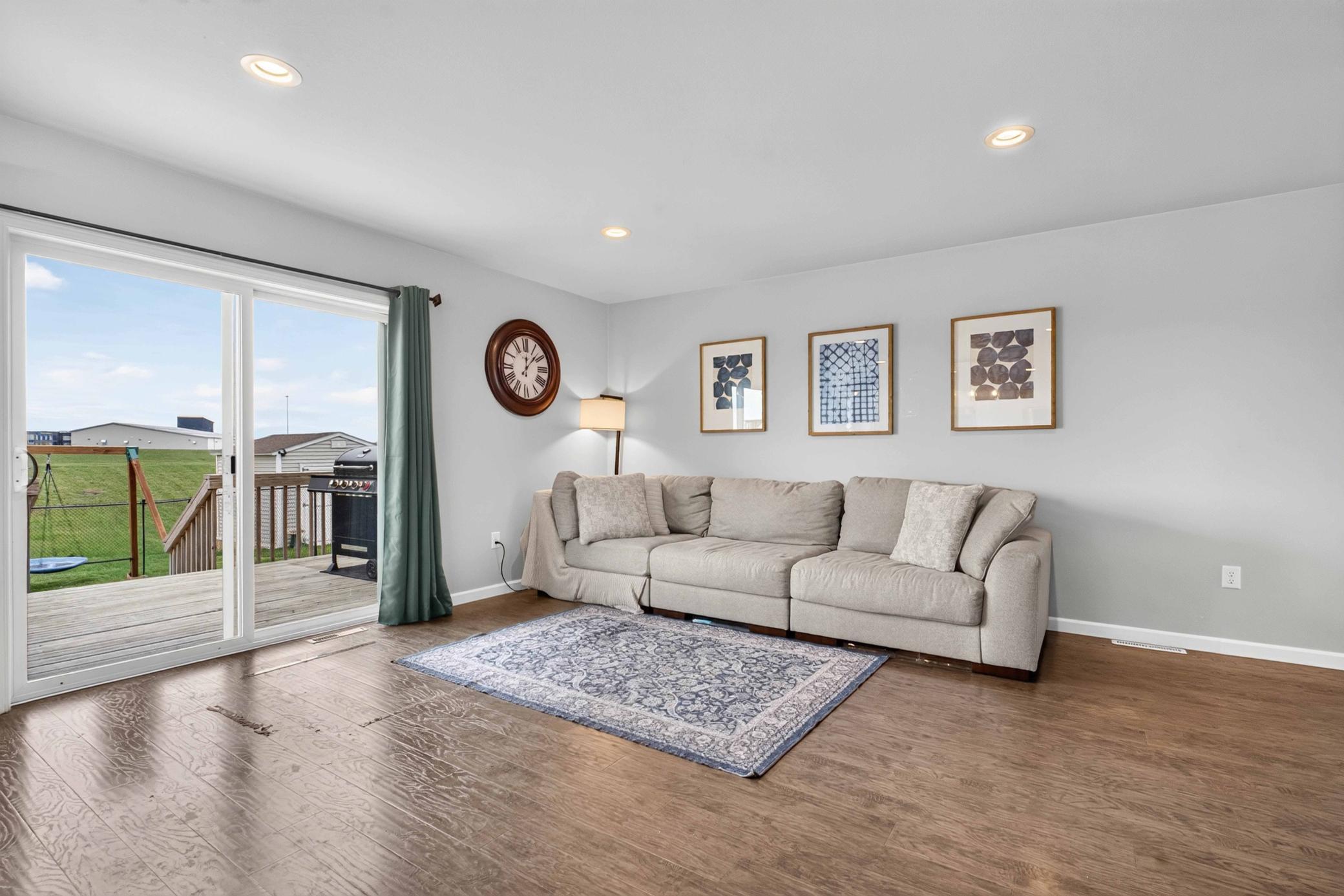 2018 single family home for sale at 1074 Highland Lane W in West Fargo, ND — 4 bed, 4 bath (photo 9 of 32)