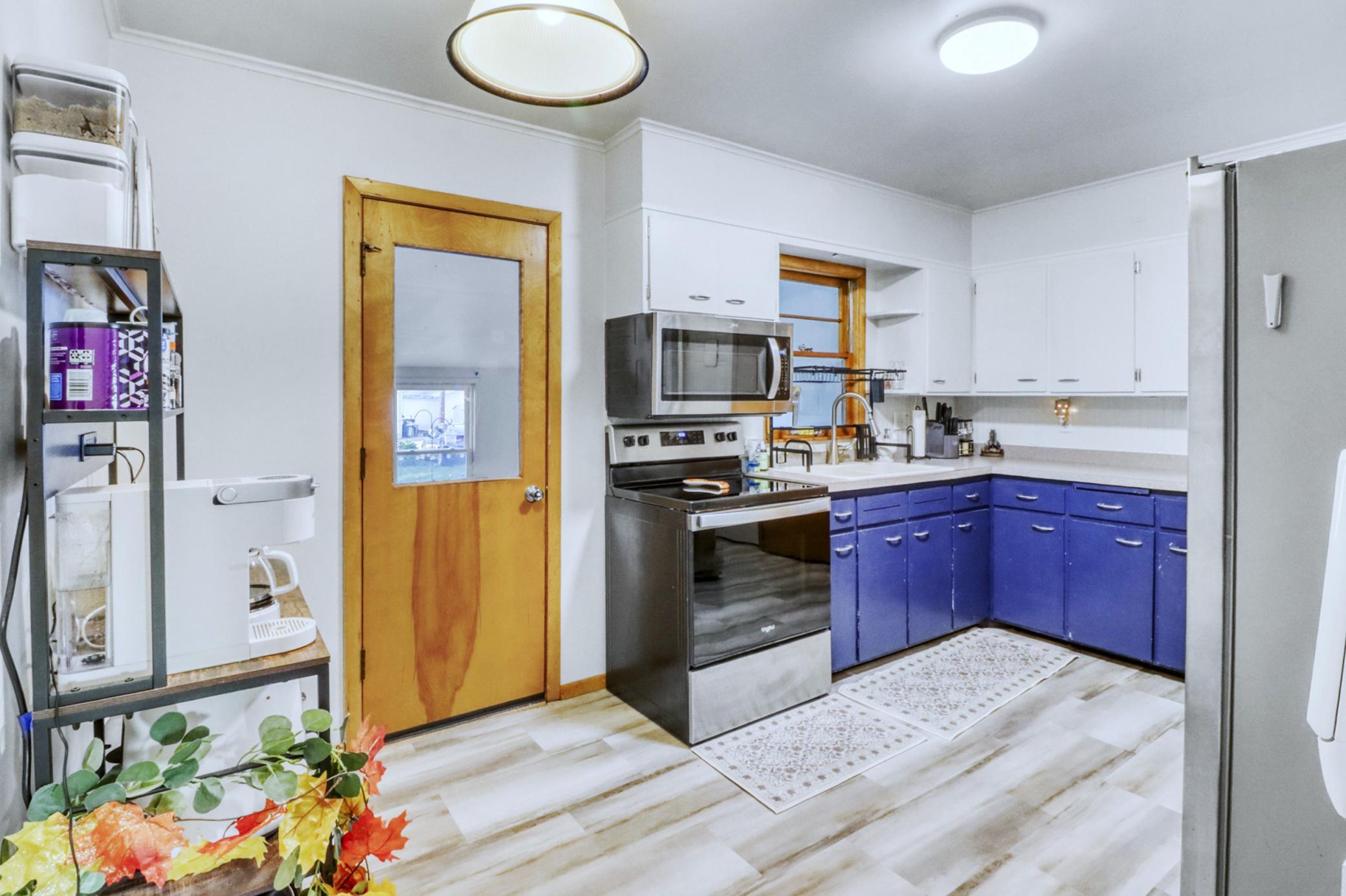 1952 single family home for sale at 1737 4th Street N in Fargo, ND — 3 bed, 2 bath (photo 19 of 39)