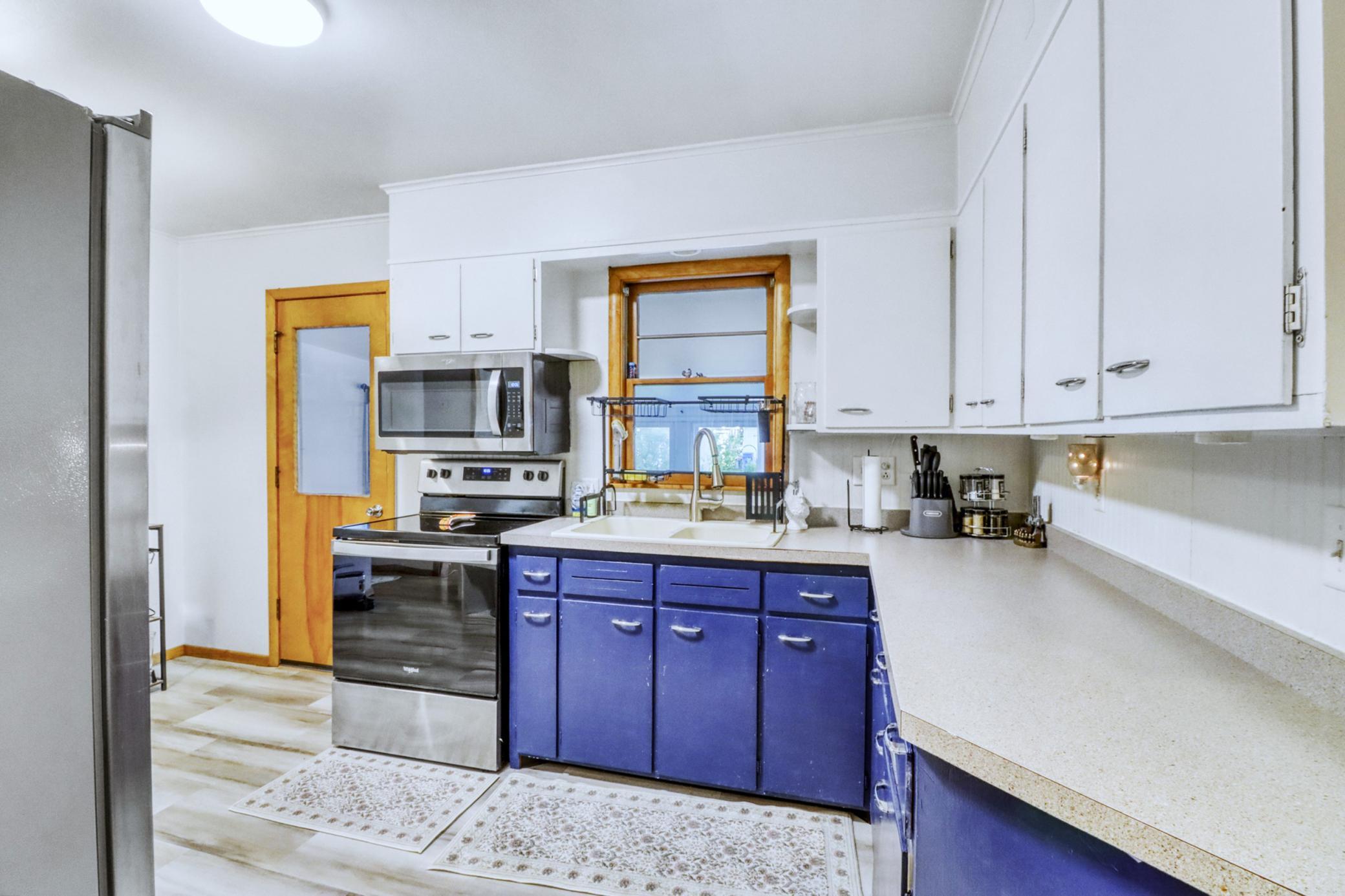 1952 single family home for sale at 1737 4th Street N in Fargo, ND — 3 bed, 2 bath (photo 21 of 39)