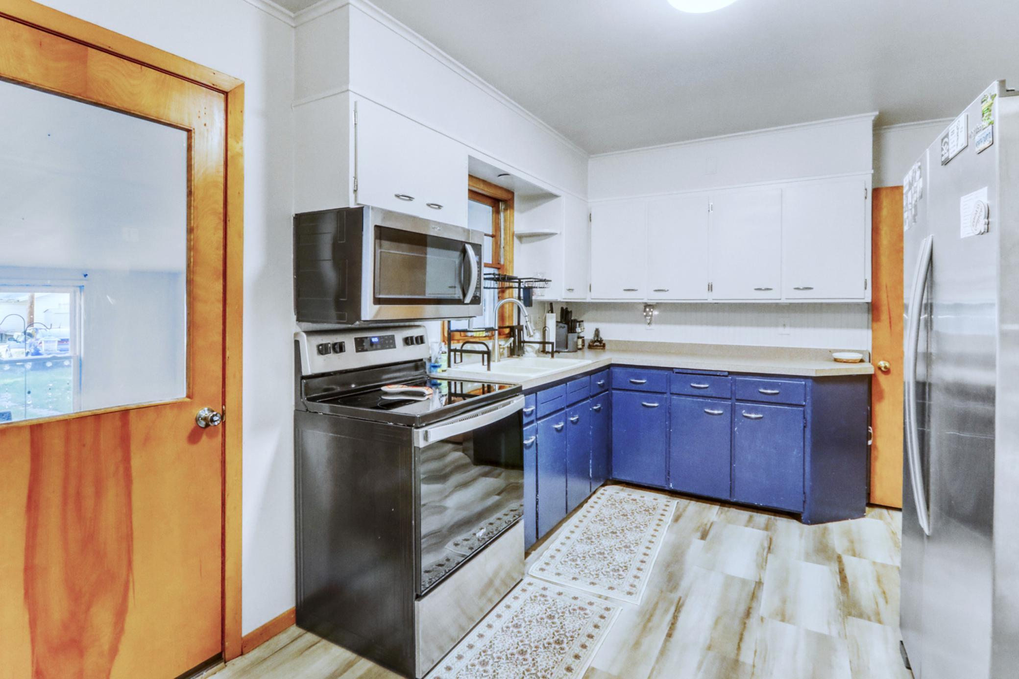 1952 single family home for sale at 1737 4th Street N in Fargo, ND — 3 bed, 2 bath (photo 22 of 39)