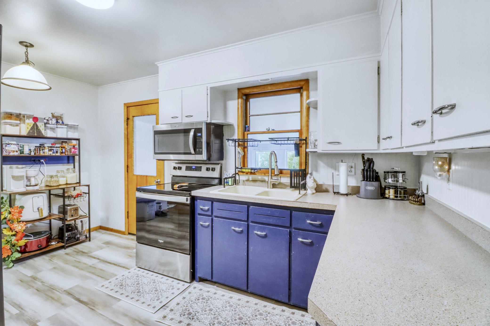 1952 single family home for sale at 1737 4th Street N in Fargo, ND — 3 bed, 2 bath (photo 24 of 39)