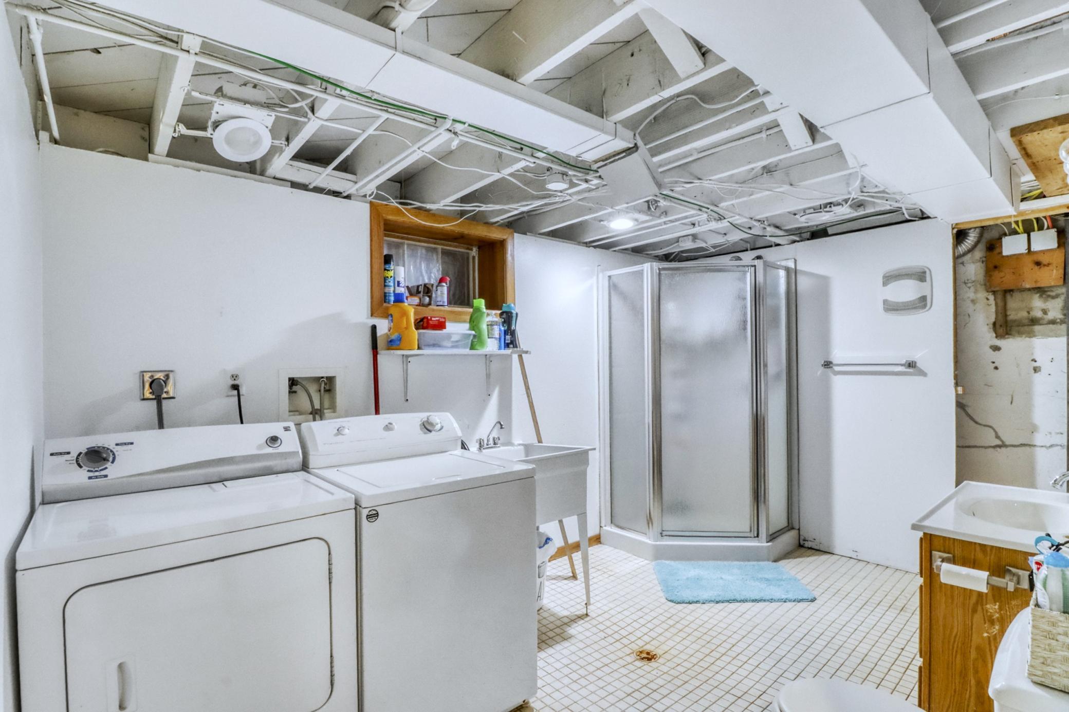 1952 single family home for sale at 1737 4th Street N in Fargo, ND — 3 bed, 2 bath (photo 37 of 39)