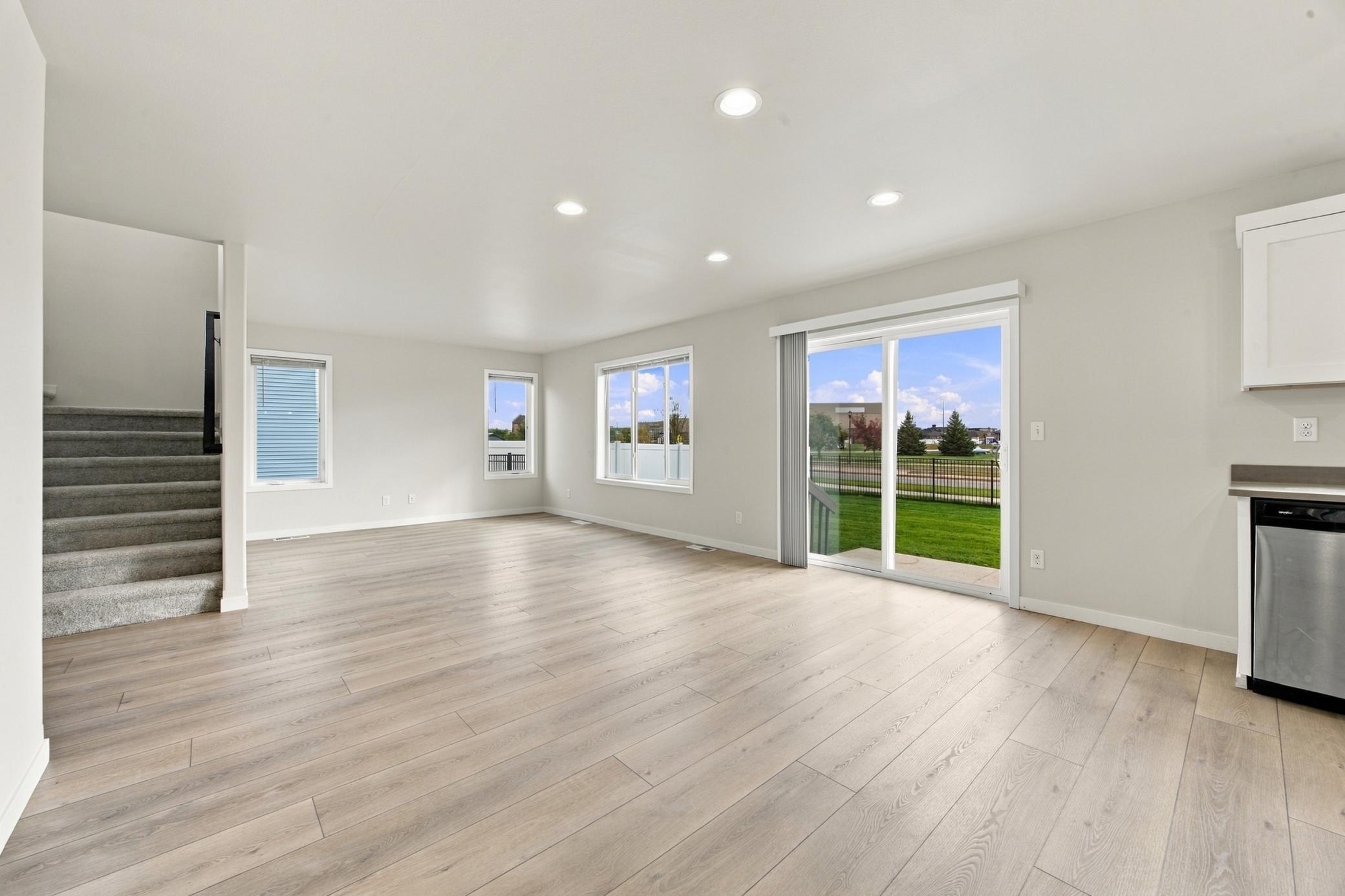 2017 single family home for sale at 2528 N Pond Drive E in West Fargo, ND — 6 bed, 4 bath (photo 12 of 42)