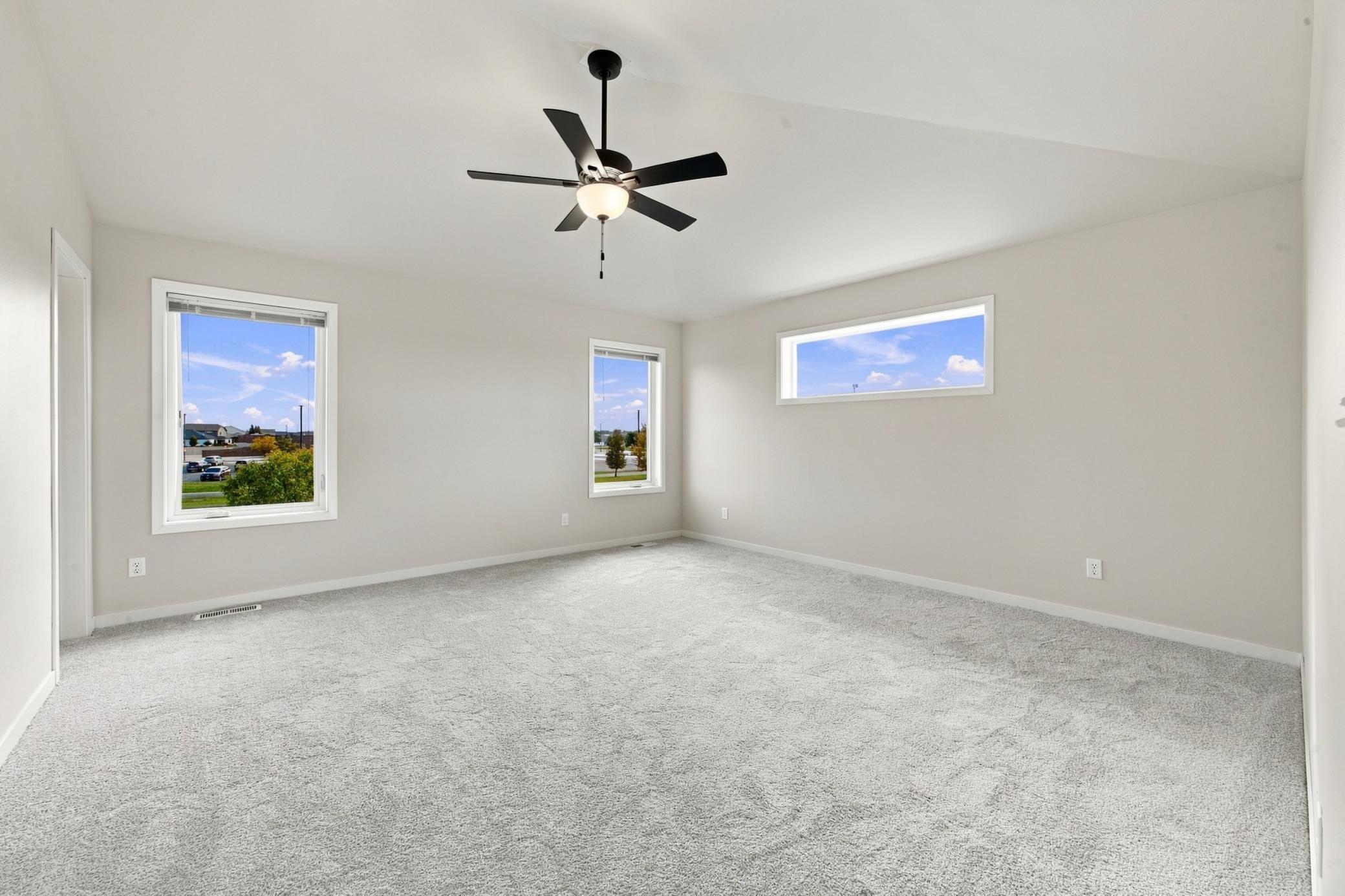 2017 single family home for sale at 2528 N Pond Drive E in West Fargo, ND — 6 bed, 4 bath (photo 18 of 42)