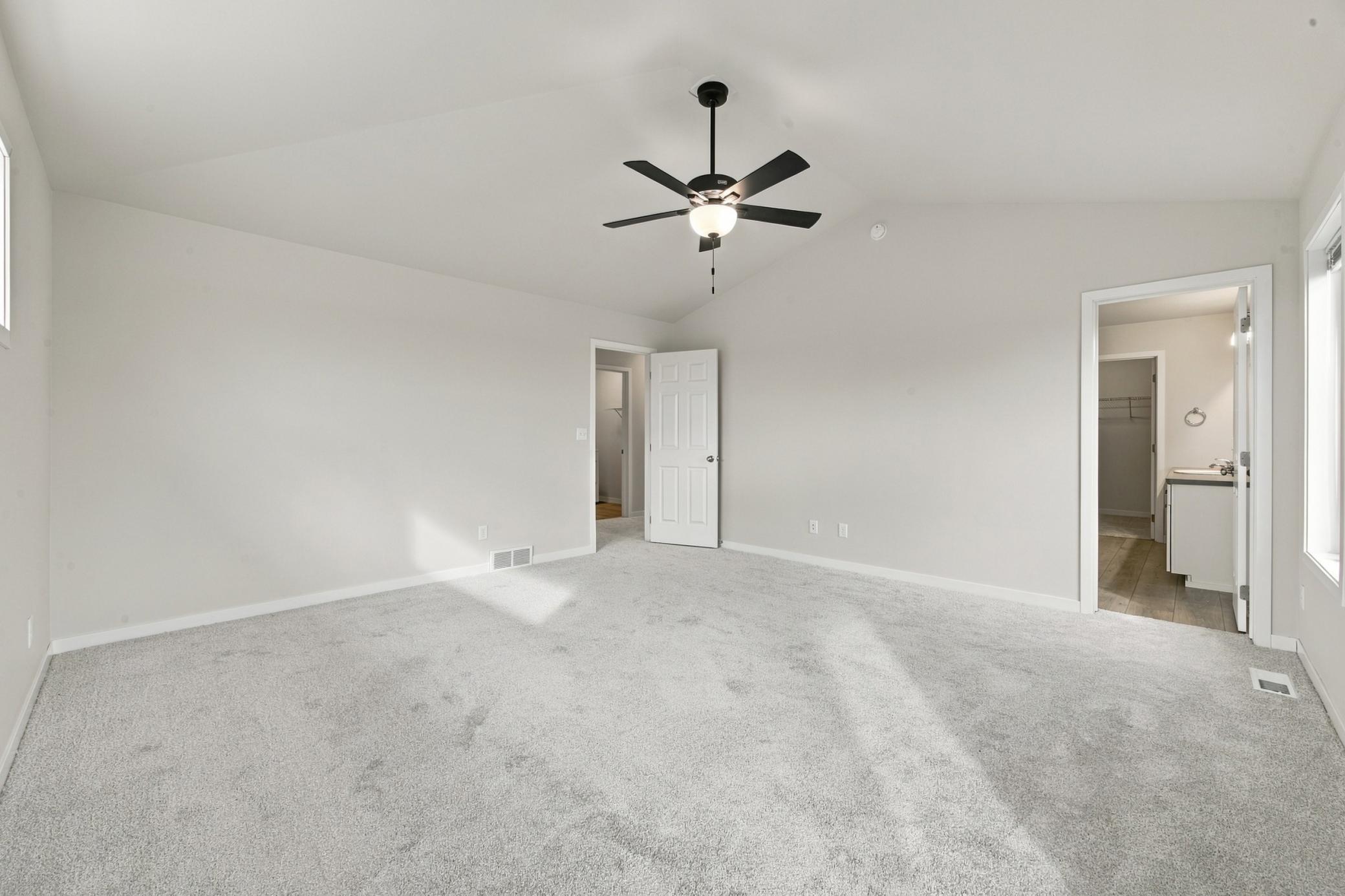 2017 single family home for sale at 2528 N Pond Drive E in West Fargo, ND — 6 bed, 4 bath (photo 19 of 42)