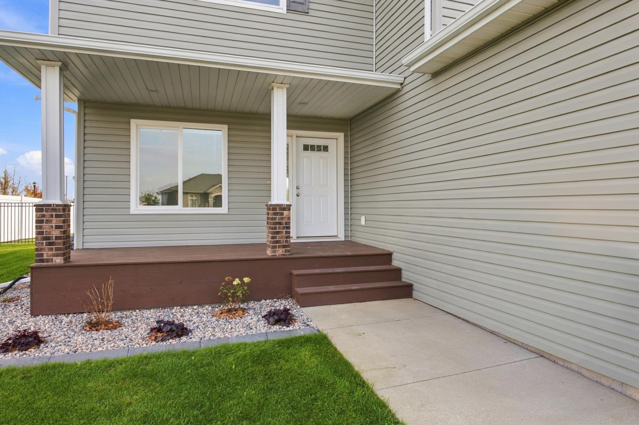 2017 single family home for sale at 2528 N Pond Drive E in West Fargo, ND — 6 bed, 4 bath (photo 3 of 42)