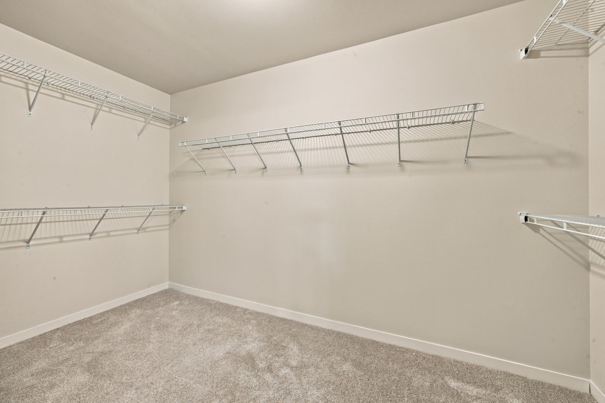 2017 single family home for sale at 2528 N Pond Drive E in West Fargo, ND — 6 bed, 4 bath (photo 21 of 42)