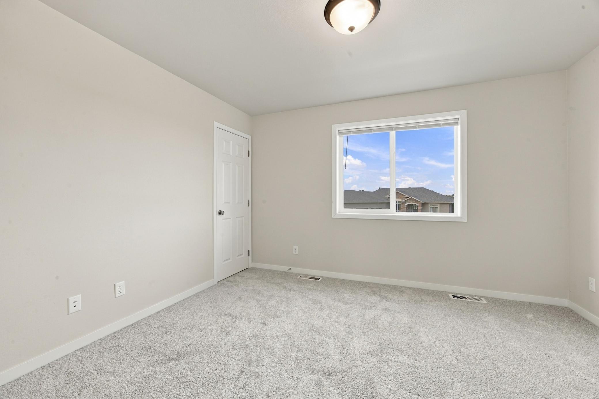 2017 single family home for sale at 2528 N Pond Drive E in West Fargo, ND — 6 bed, 4 bath (photo 24 of 42)