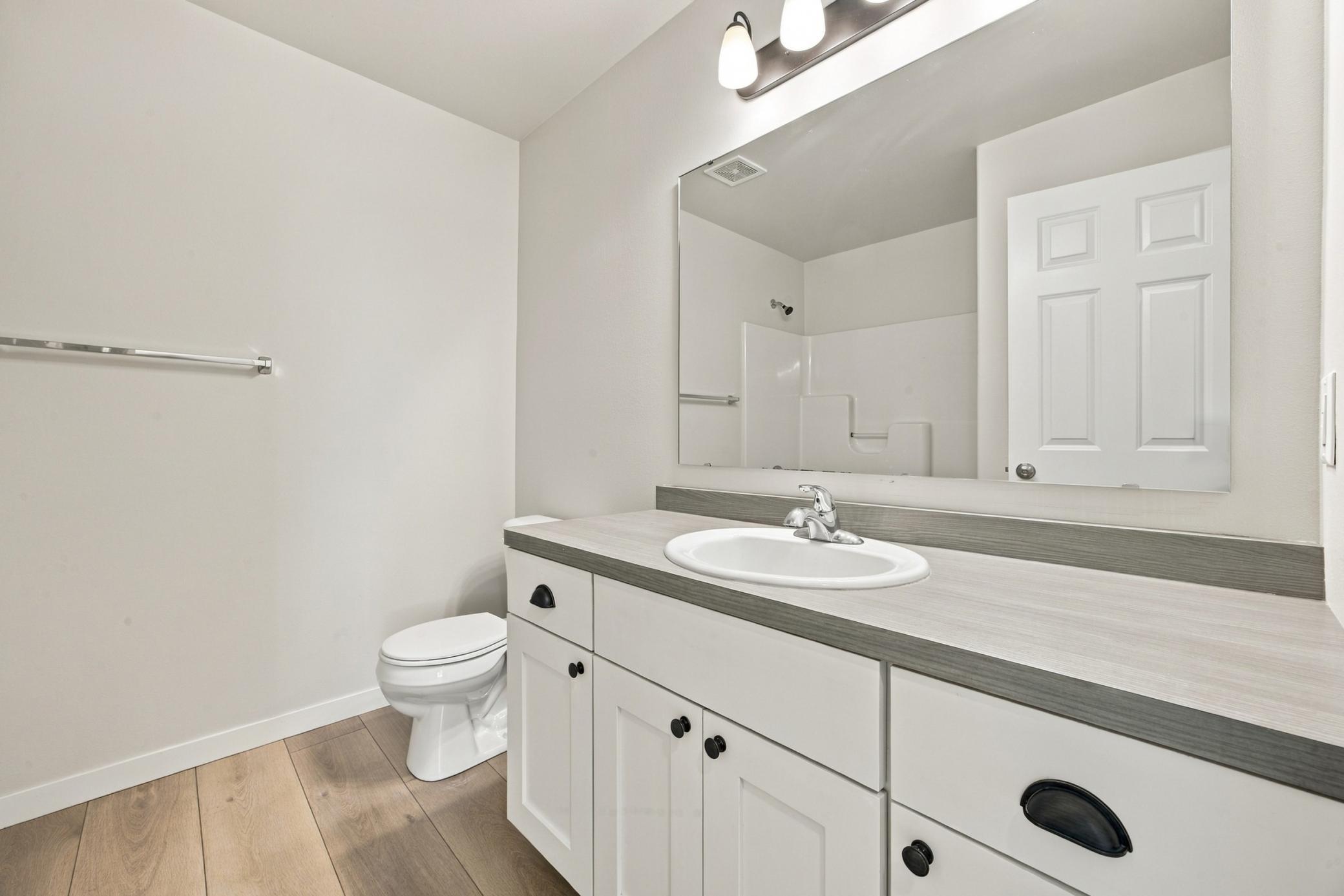 2017 single family home for sale at 2528 N Pond Drive E in West Fargo, ND — 6 bed, 4 bath (photo 29 of 42)