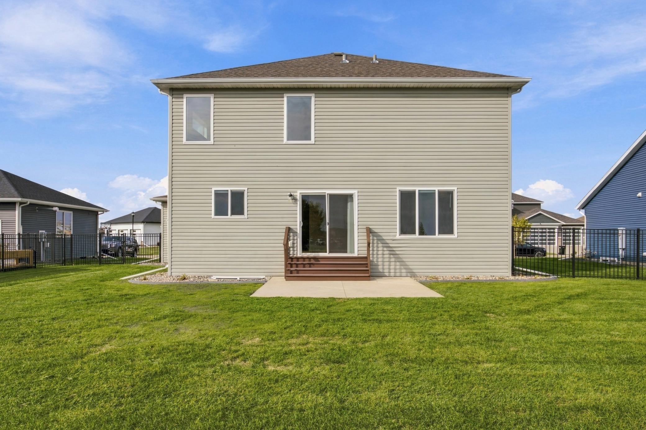 2017 single family home for sale at 2528 N Pond Drive E in West Fargo, ND — 6 bed, 4 bath (photo 40 of 42)